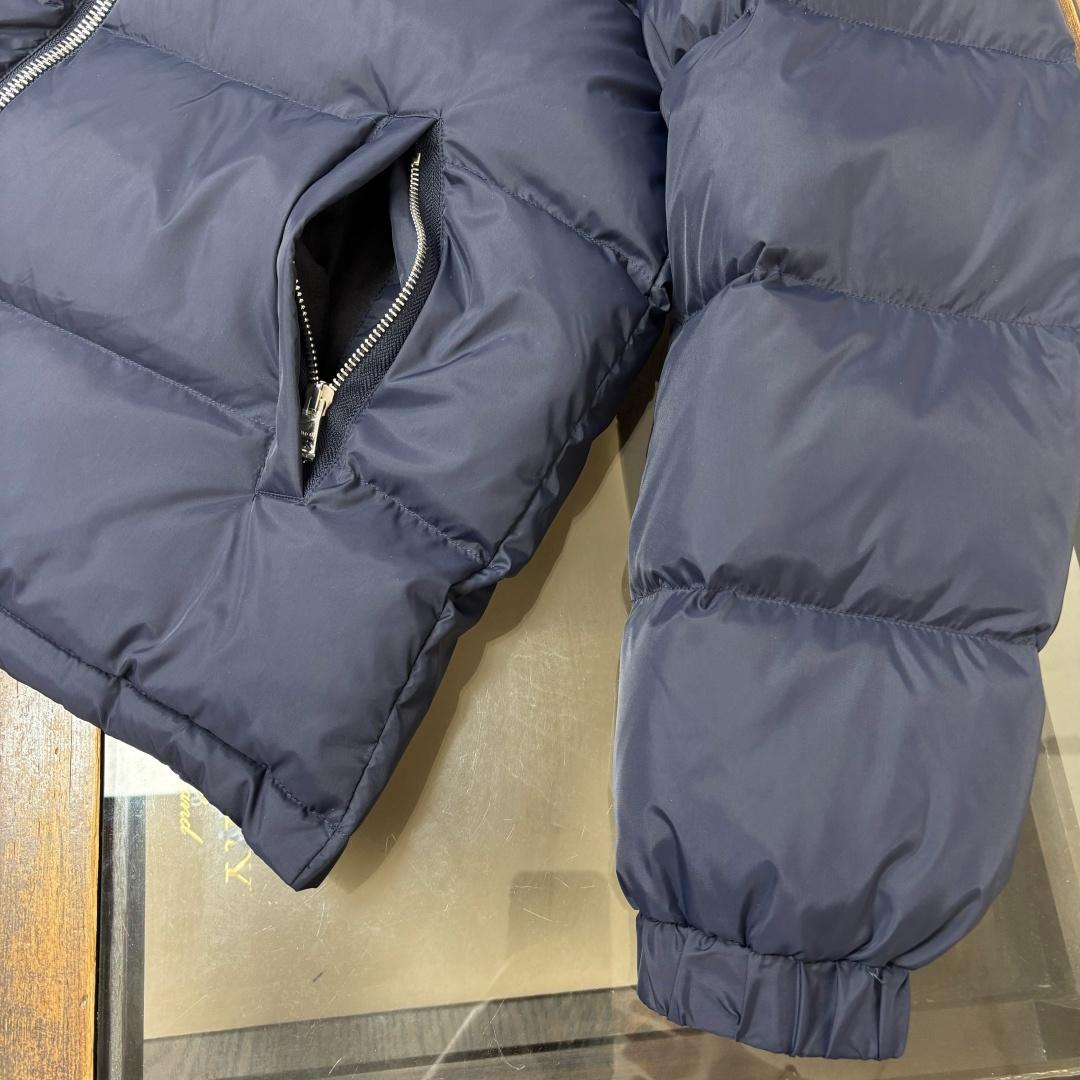 Gucci原單男士羽絨外套深藍白條紋LOGO款保暖時尚兼具|超A仿原單精品圖片 7 Gucci原單男士羽絨外套深藍白條紋LOGO款保暖時尚兼具|歐美奢侈品精品推薦