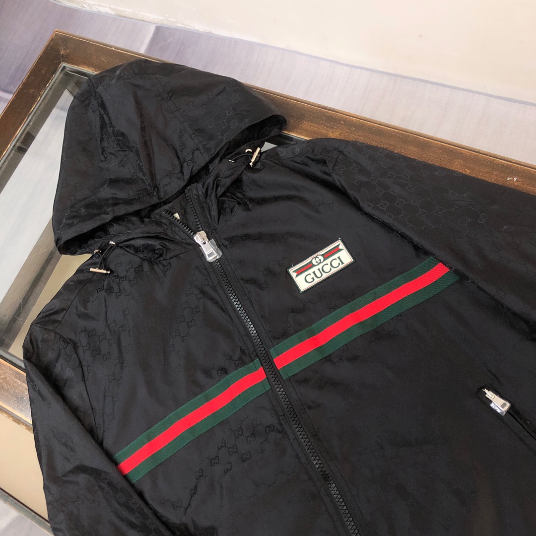 Gucci原單連帽防風外套男款 黑色條紋標誌百搭款| 11 Gucci原單連帽防風外套男款 黑色條紋標誌百搭款
