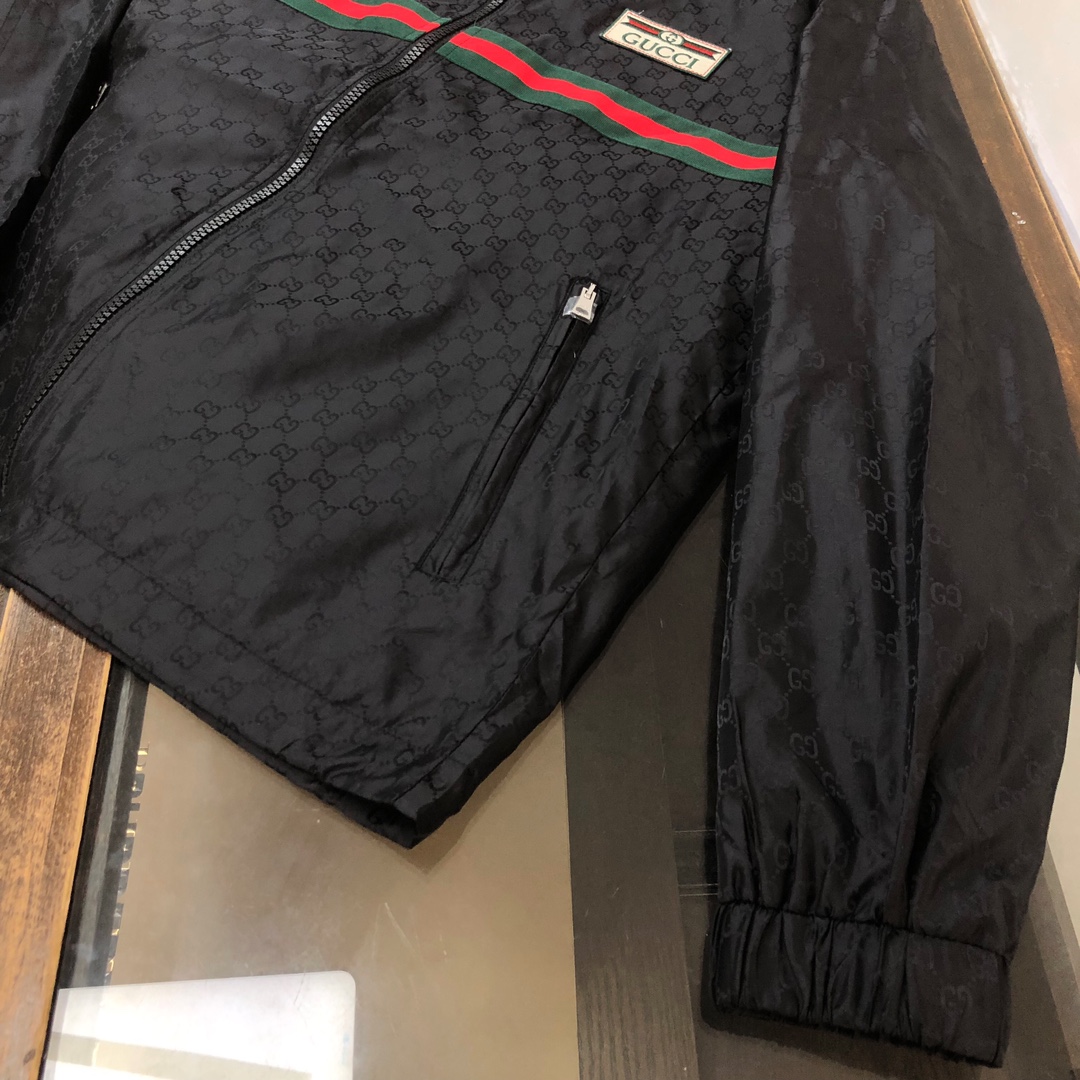 Gucci原單連帽防風外套男款 黑色條紋標誌百搭款| 9 Gucci原單連帽防風外套男款 黑色條紋標誌百搭款