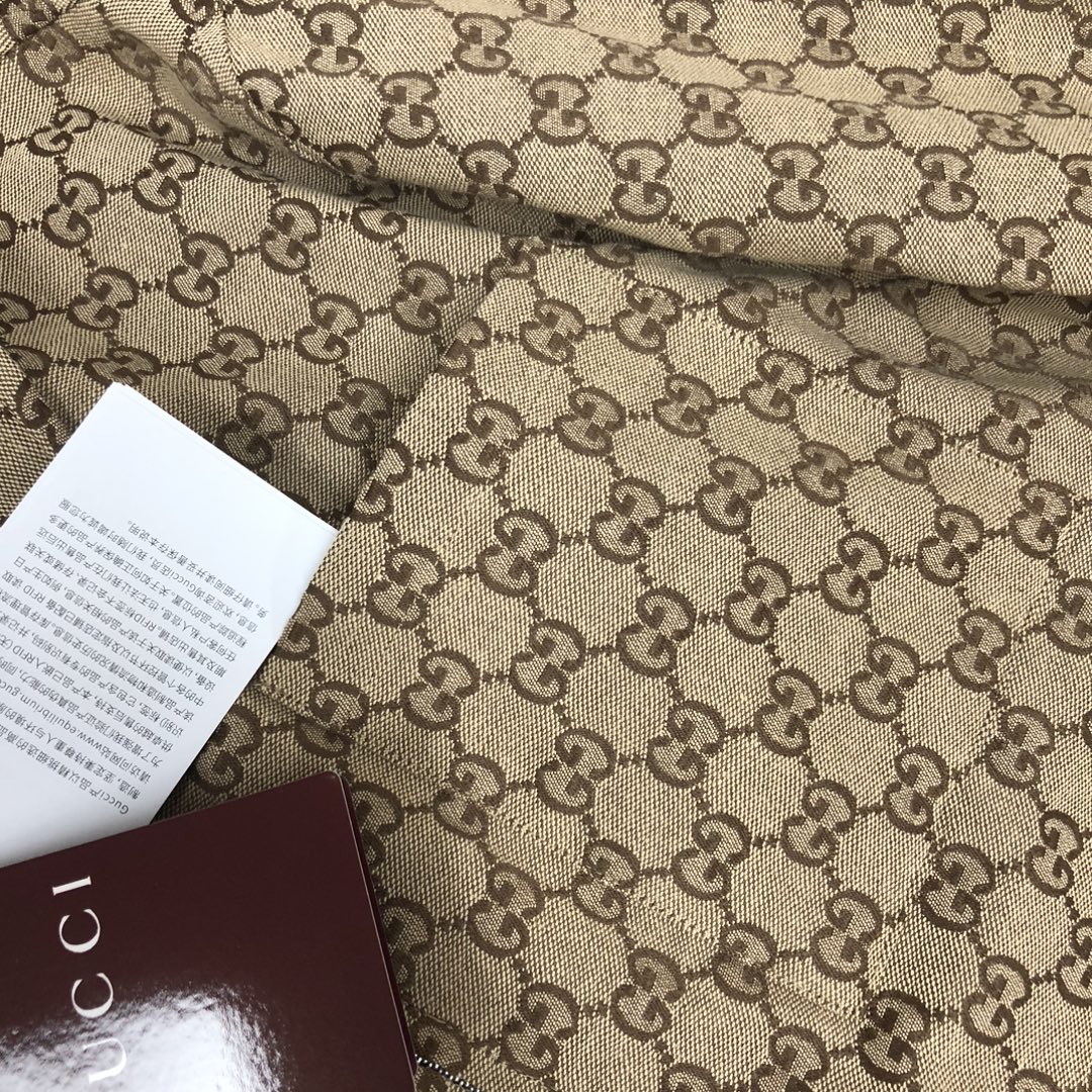 Gucci高仿男士拉鍊外套 經典全幅老花Logo設計|超A仿原單精品圖片 13 Gucci高仿男士拉鍊外套 經典全幅老花Logo設計|歐美奢侈品精品推薦