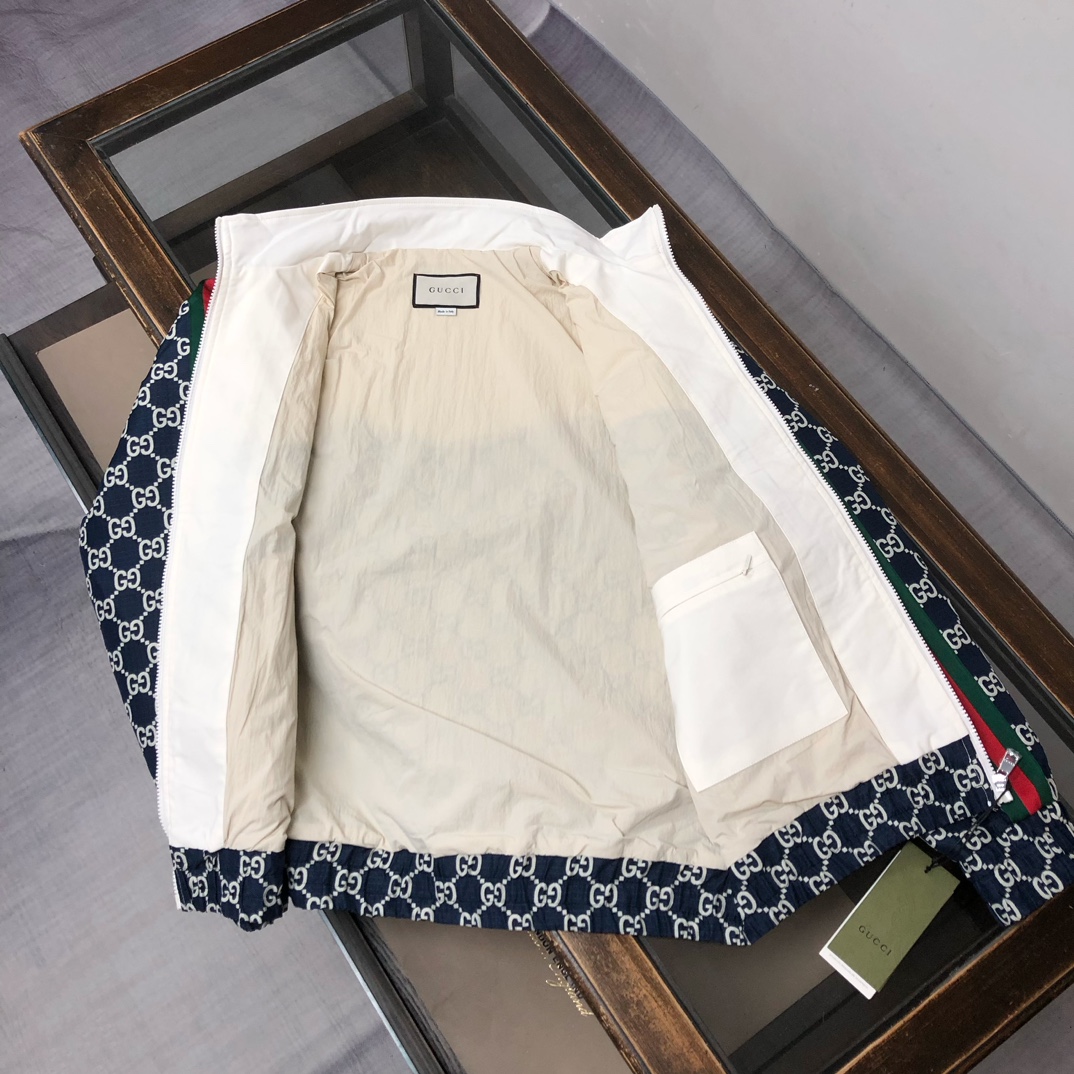 Gucci高仿男士運動風外套 海軍藍滿版GG拼白撞色設計|超A仿原單精品圖片 9 Gucci高仿男士運動風外套 海軍藍滿版GG拼白撞色設計|歐美奢侈品精品推薦