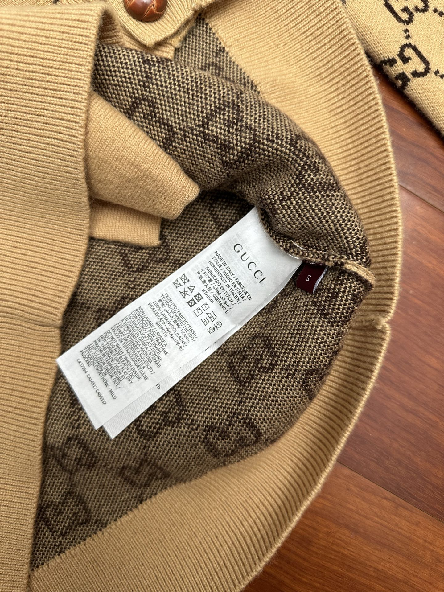 Gucci高仿女款針織襯衫外套 GG老花滿版設計 卡其色百搭新作| 7 Gucci高仿女款針織襯衫外套 GG老花滿版設計 卡其色百搭新作