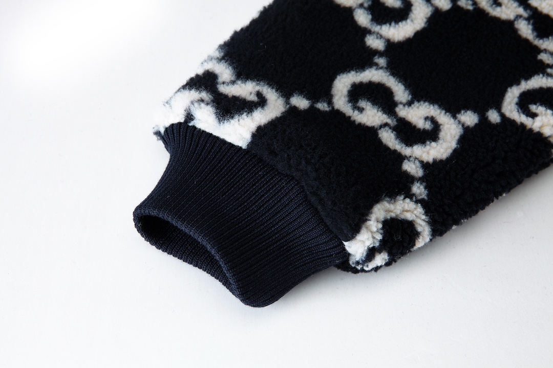 Gucci高仿男款連帽外套 黑白羊羔毛拼接 GG老花潮流款|超A仿原單精品圖片 16 Gucci高仿男款連帽外套 黑白羊羔毛拼接 GG老花潮流款|歐美奢侈品精品推薦