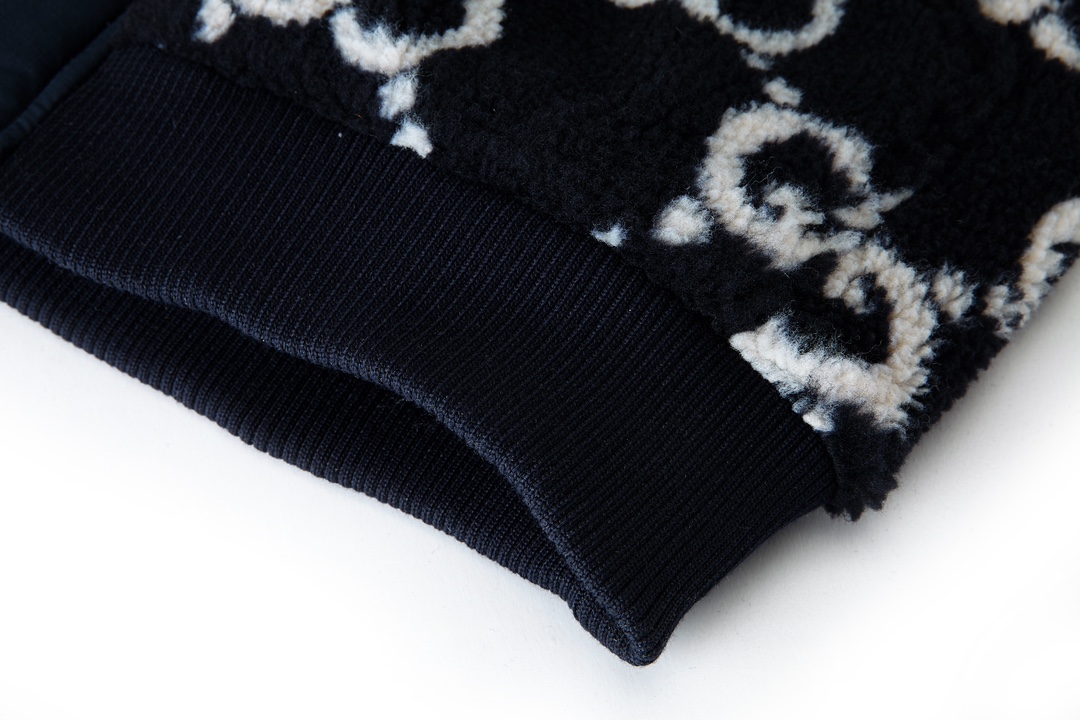 Gucci高仿男款連帽外套 黑白羊羔毛拼接 GG老花潮流款|超A仿原單精品圖片 15 Gucci高仿男款連帽外套 黑白羊羔毛拼接 GG老花潮流款|歐美奢侈品精品推薦