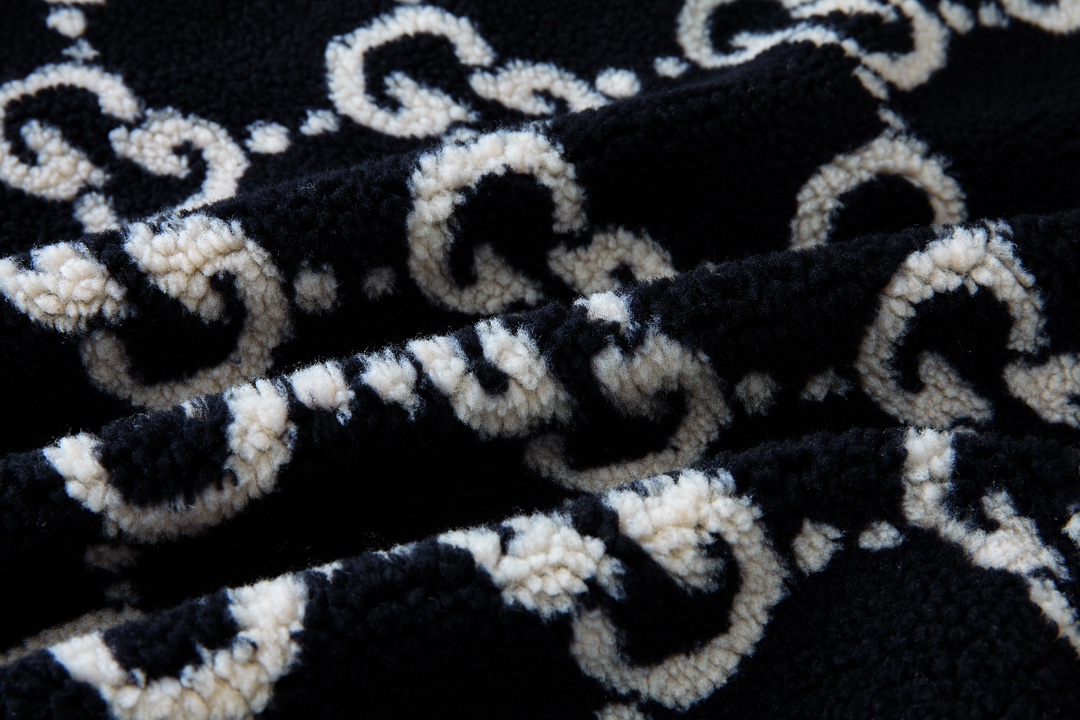 Gucci高仿男款連帽外套 黑白羊羔毛拼接 GG老花潮流款|超A仿原單精品圖片 13 Gucci高仿男款連帽外套 黑白羊羔毛拼接 GG老花潮流款|歐美奢侈品精品推薦