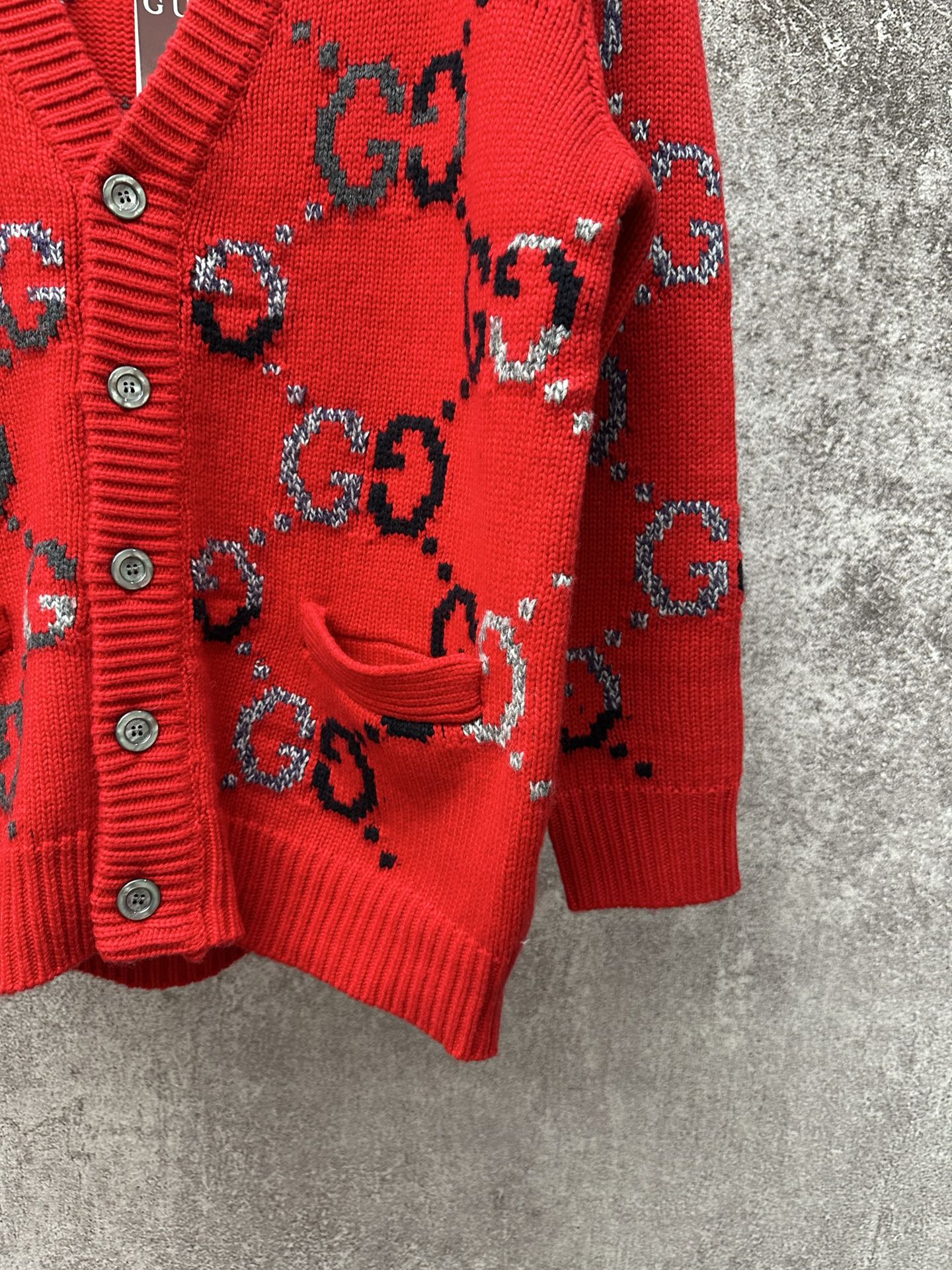 Gucci高仿女款針織外套 紅色GG老花開襟設計 活力吸睛秋冬新作| 10 Gucci高仿女款針織外套 紅色GG老花開襟設計 活力吸睛秋冬新作