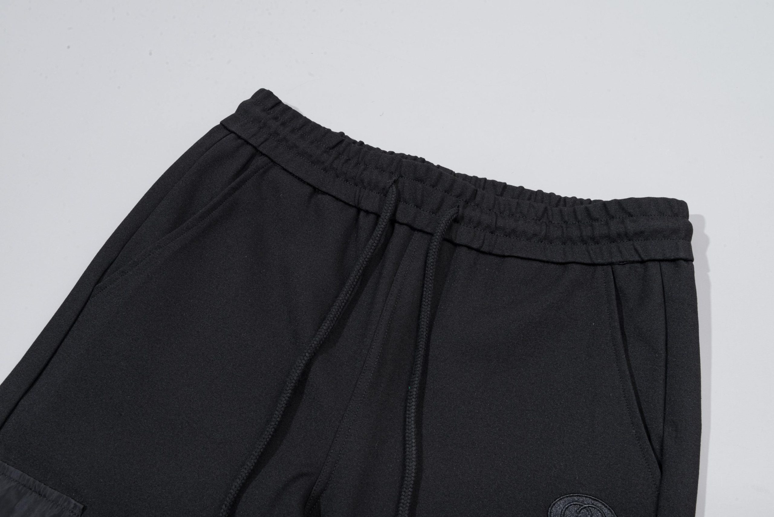 Gucci一比一黑色長褲男款雙側袋綠紅條拼色設計|超A仿原單精品圖片 12 Gucci一比一黑色長褲男款雙側袋綠紅條拼色設計|歐美奢侈品精品推薦