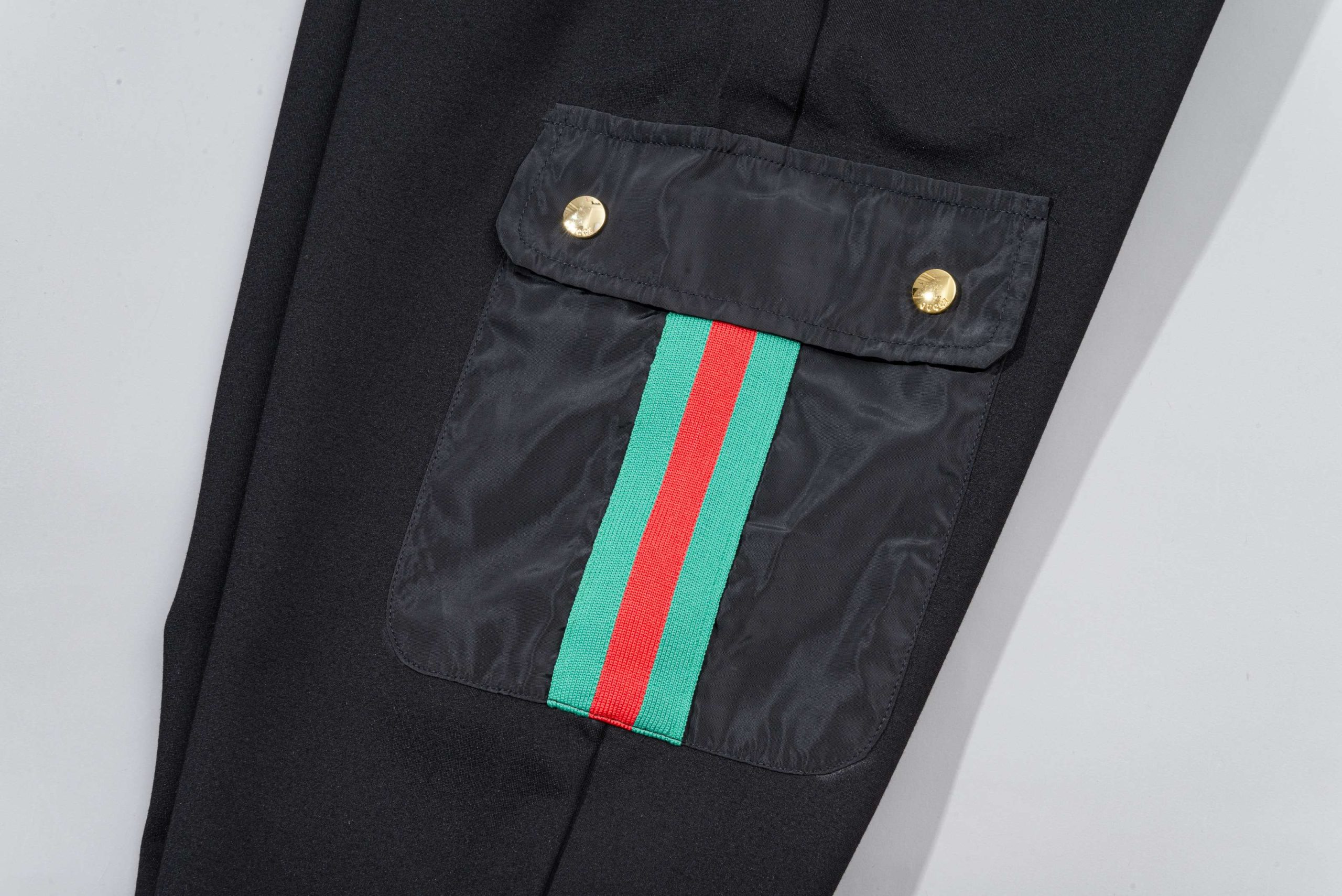 Gucci一比一黑色長褲男款雙側袋綠紅條拼色設計|超A仿原單精品圖片 10 Gucci一比一黑色長褲男款雙側袋綠紅條拼色設計|歐美奢侈品精品推薦
