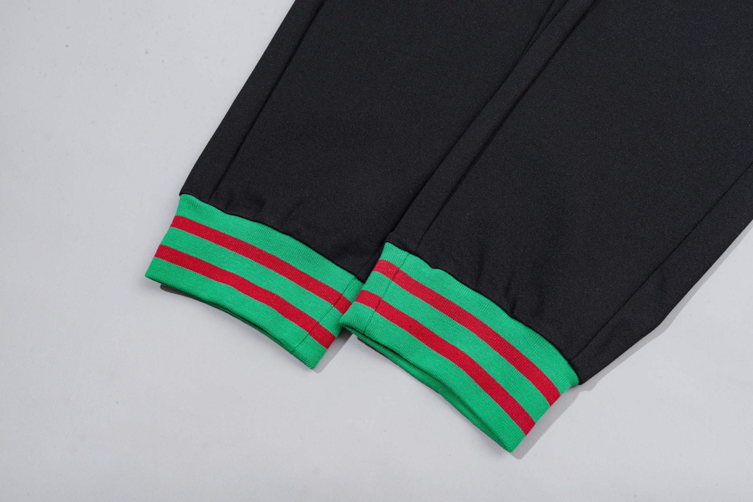 Gucci一比一黑色長褲男款雙側袋綠紅條拼色設計|超A仿原單精品圖片 9 Gucci一比一黑色長褲男款雙側袋綠紅條拼色設計|歐美奢侈品精品推薦