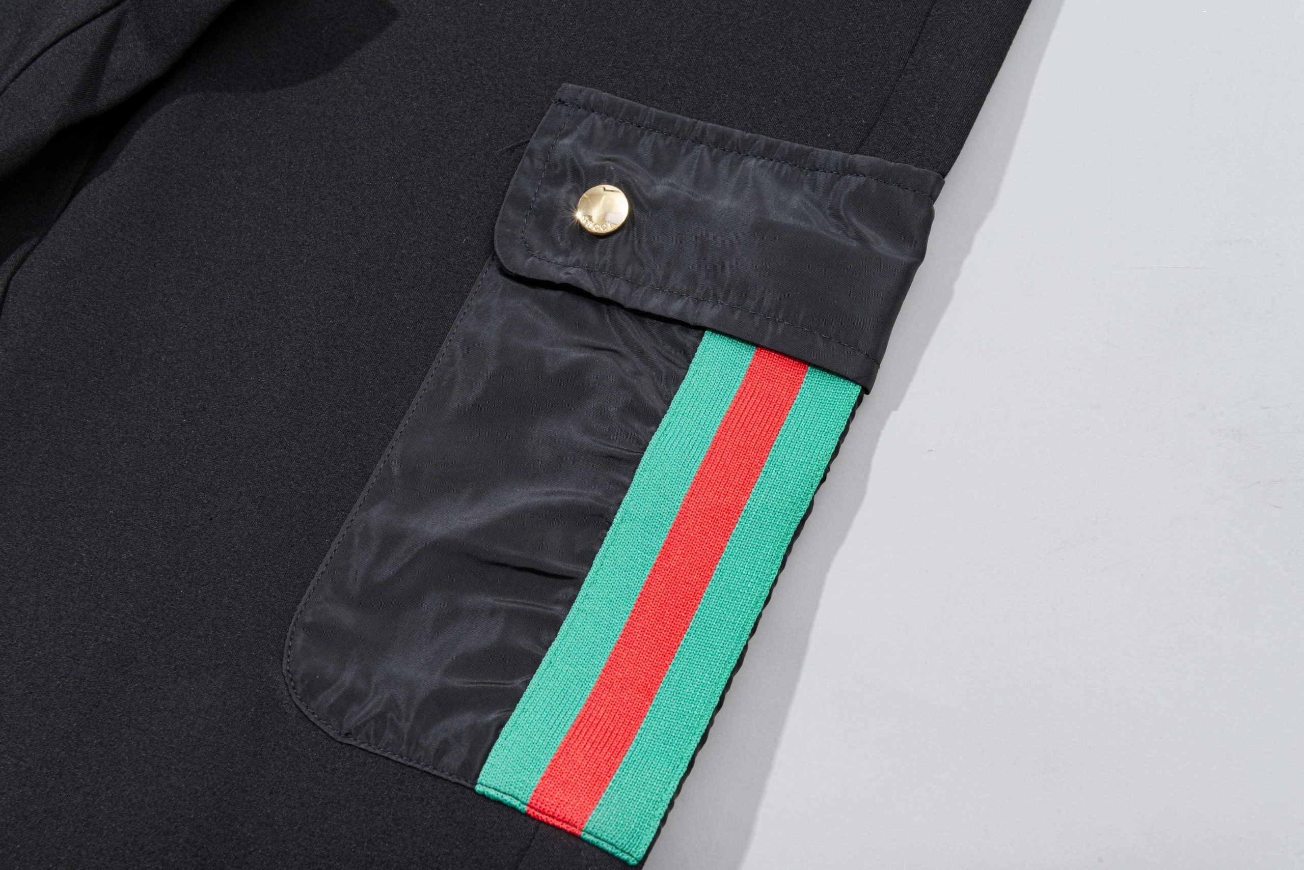 Gucci一比一黑色長褲男款雙側袋綠紅條拼色設計|超A仿原單精品圖片 7 Gucci一比一黑色長褲男款雙側袋綠紅條拼色設計|歐美奢侈品精品推薦