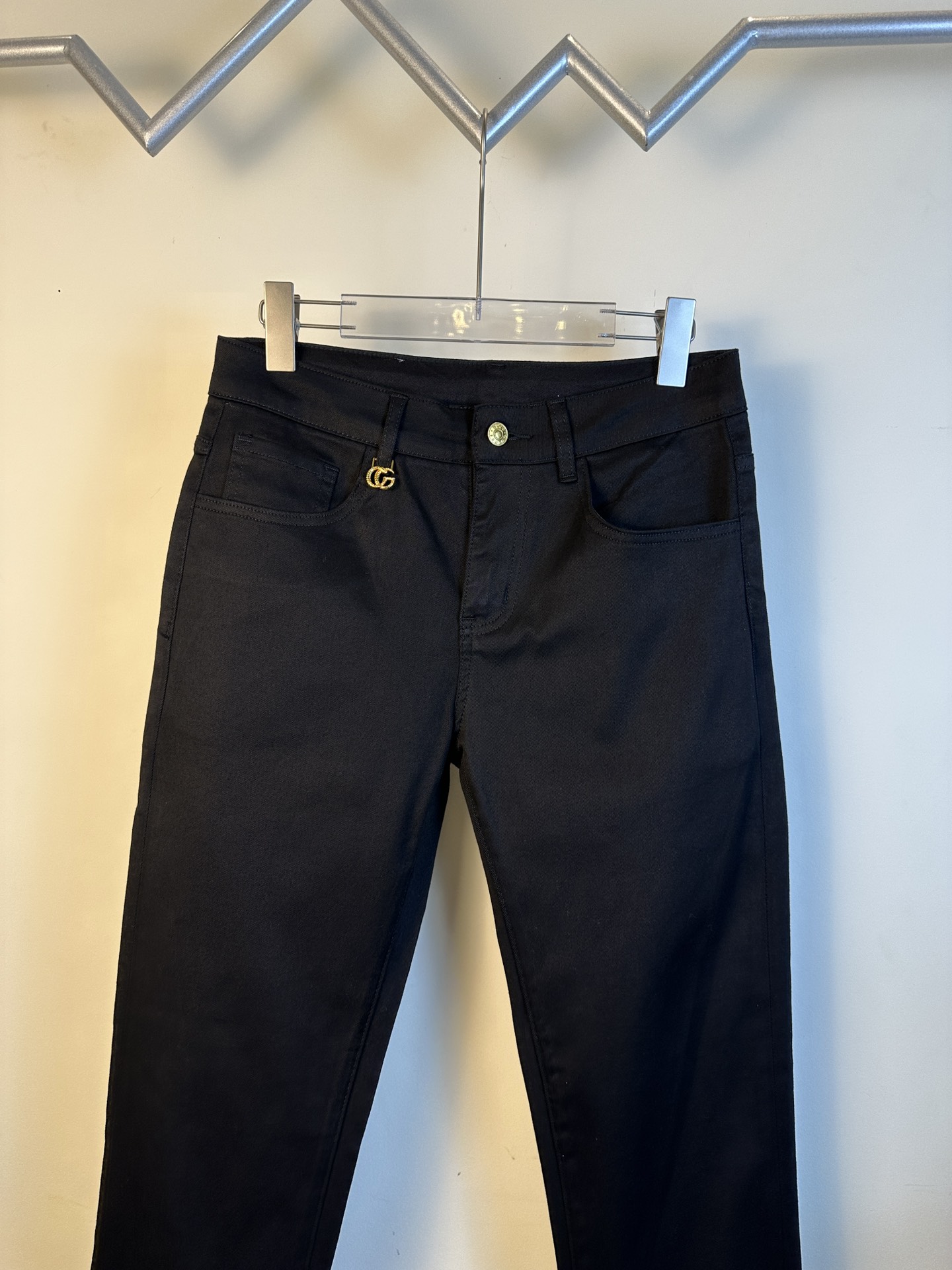 Gucci高仿黑色牛仔褲男款 金屬GG裝飾修身剪裁