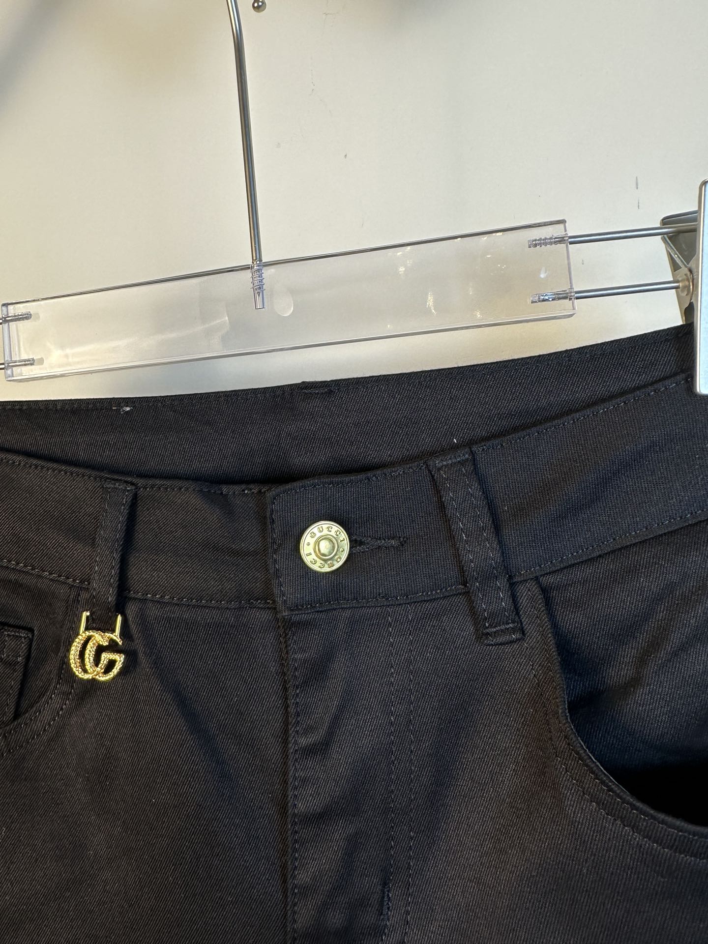 Gucci高仿黑色牛仔褲男款 金屬GG裝飾修身剪裁|超A仿原單精品圖片 11 Gucci高仿黑色牛仔褲男款 金屬GG裝飾修身剪裁|歐美奢侈品精品推薦