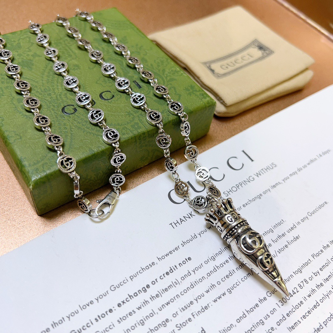 Gucci高仿男士GG皇冠圖騰銀鍊頸鏈 復古質感金屬吊墜設計｜歐美奢侈品精品推薦