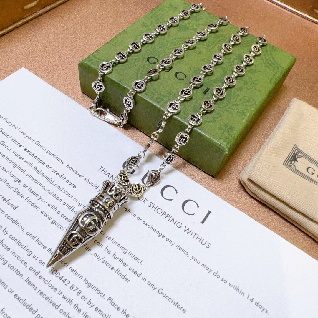 Gucci高仿男士GG皇冠圖騰銀鍊頸鏈 復古質感金屬吊墜設計｜歐美奢侈品精品推薦