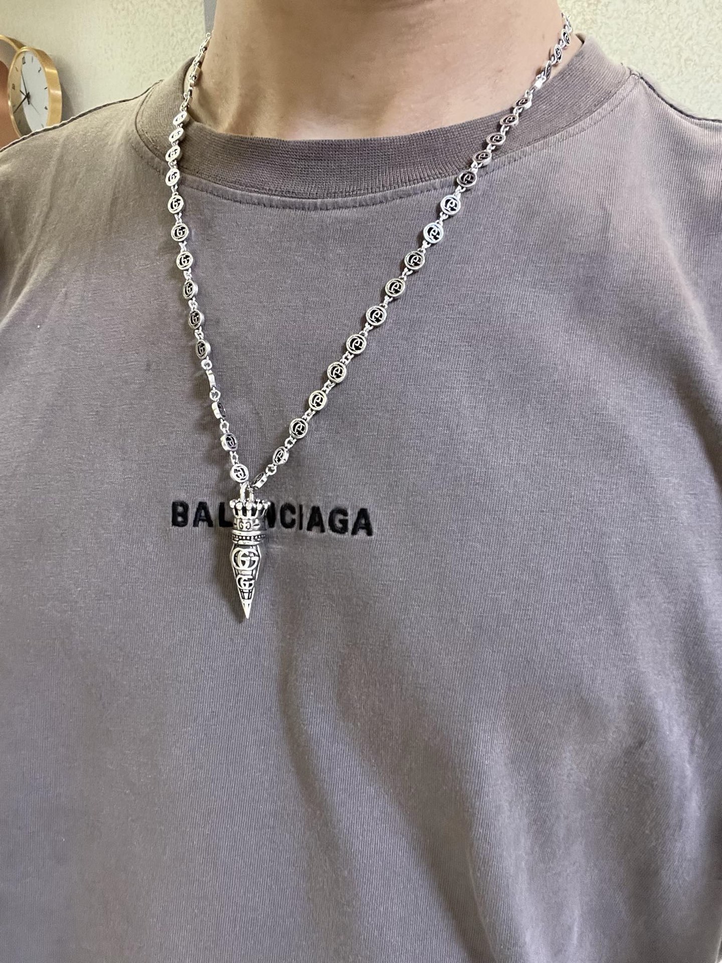 Gucci高仿男士GG皇冠圖騰銀鍊頸鏈 復古質感金屬吊墜設計｜歐美奢侈品精品推薦