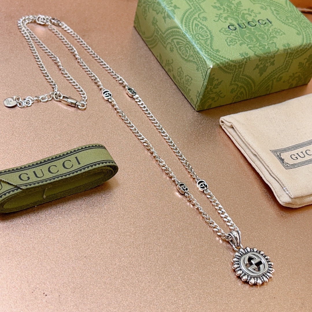 Gucci高仿男女款太陽花吊墜銀項鍊 復刻GG標誌設計感十足｜歐美奢侈品精品推薦