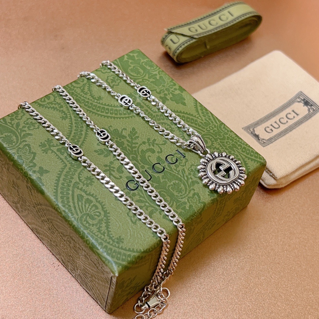 Gucci高仿男女款太陽花吊墜銀項鍊 復刻GG標誌設計感十足｜歐美奢侈品精品推薦