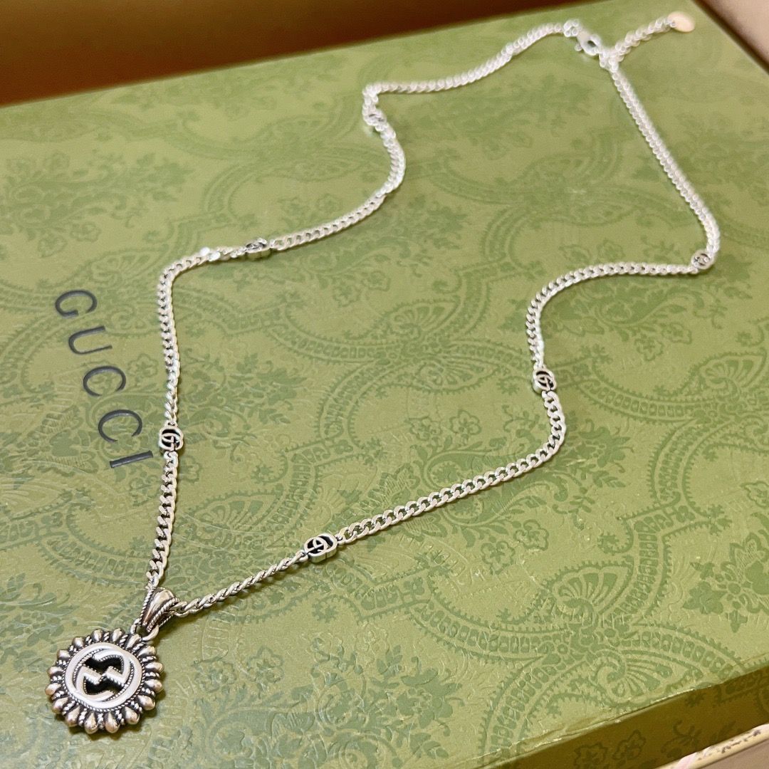 Gucci高仿男女款太陽花吊墜銀項鍊 復刻GG標誌設計感十足｜歐美奢侈品精品推薦