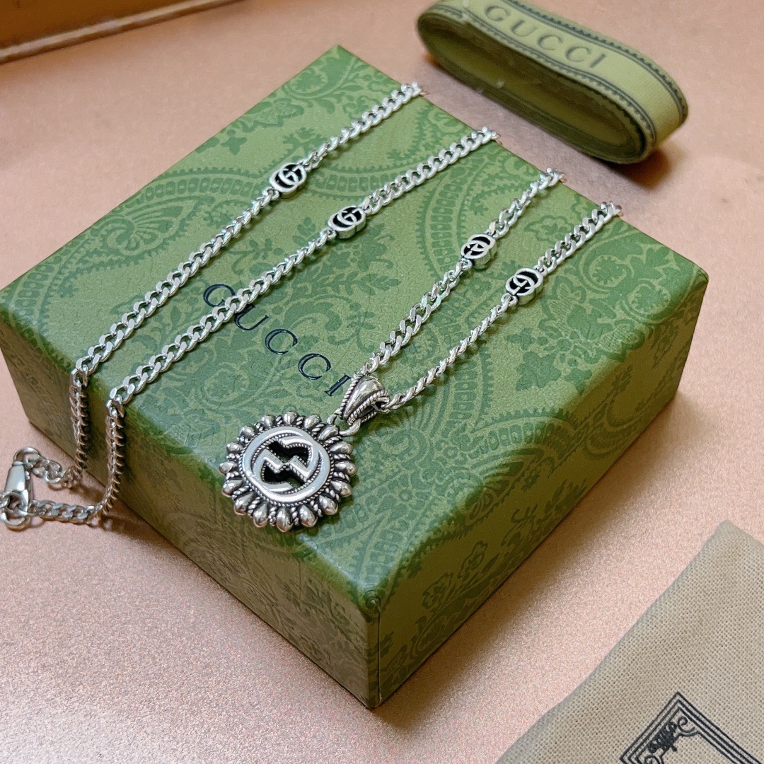 Gucci高仿男女款太陽花吊墜銀項鍊 復刻GG標誌設計感十足｜歐美奢侈品精品推薦