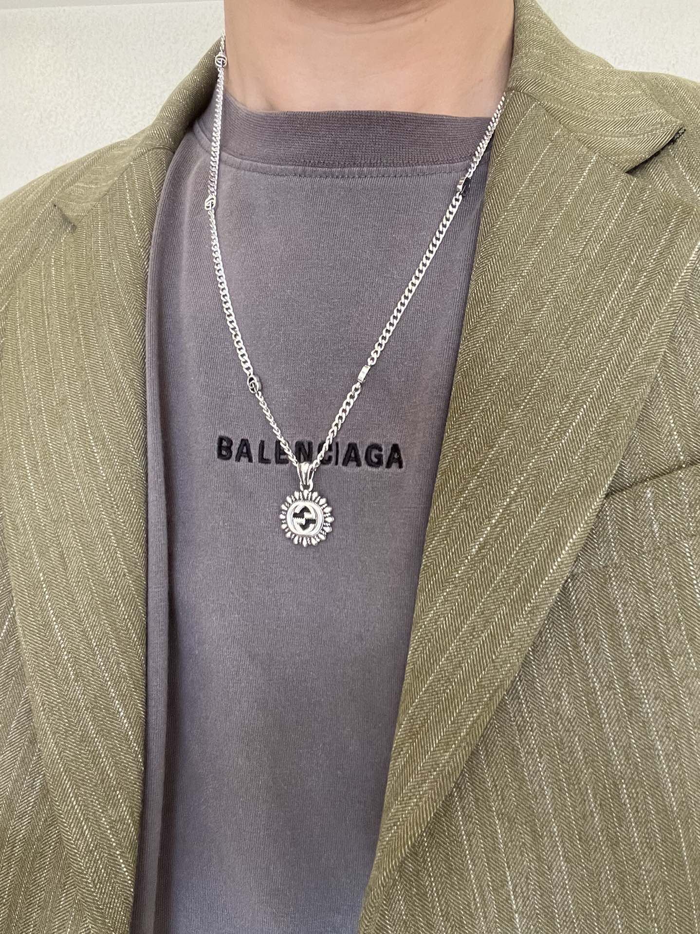 Gucci高仿男女款太陽花吊墜銀項鍊 復刻GG標誌設計感十足｜歐美奢侈品精品推薦