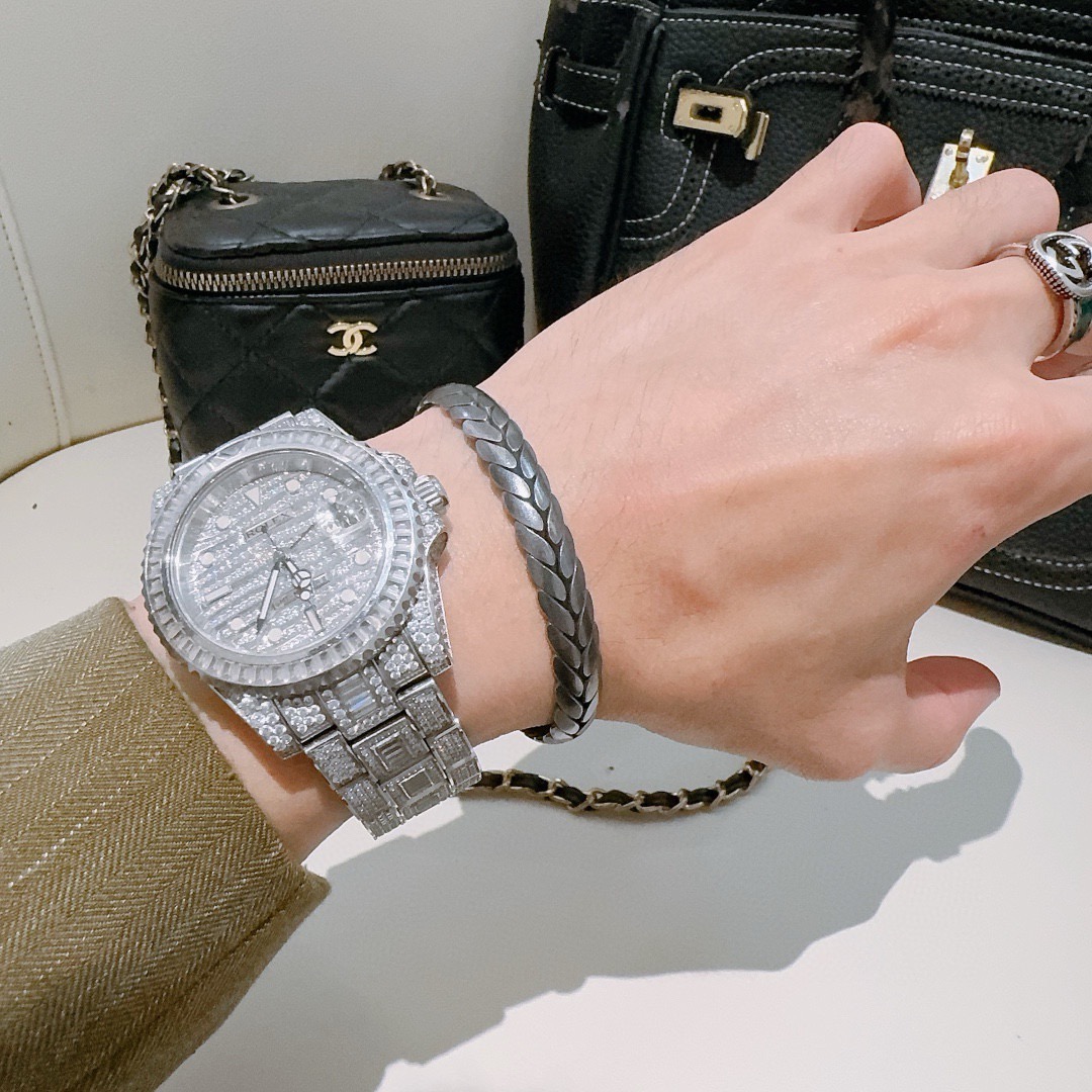 Gucci高仿男士寬版雕刻手環 復古魚鱗紋理精品銀手鐲設計｜歐美奢侈品精品推薦