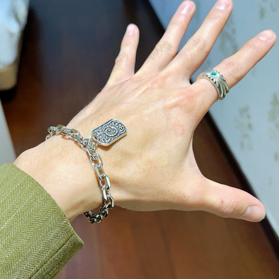 Gucci高仿銀鍊雕刻牌手鍊 男士古典造型設計款精品推薦｜歐美奢侈品精品推薦