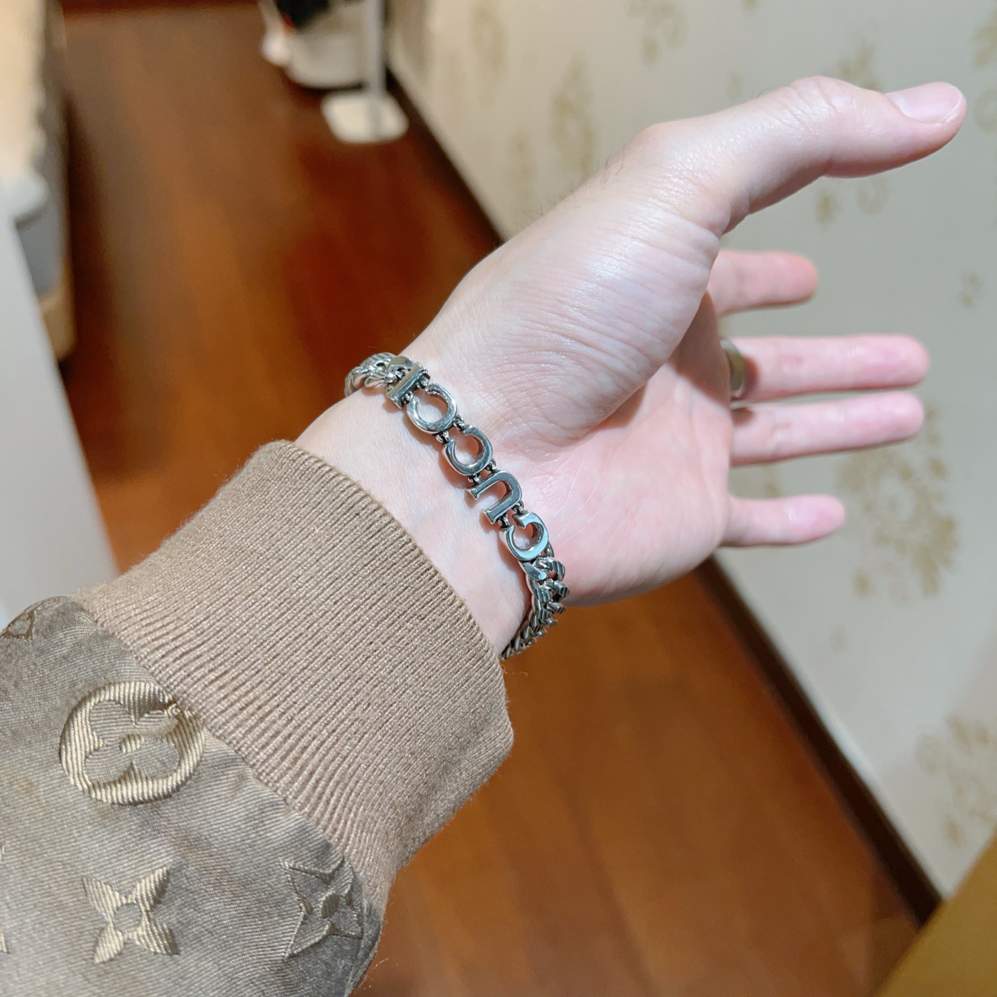 Gucci原單銀鍊字母串飾手鍊 經典品牌五字母設計 男士首選｜歐美奢侈品精品推薦