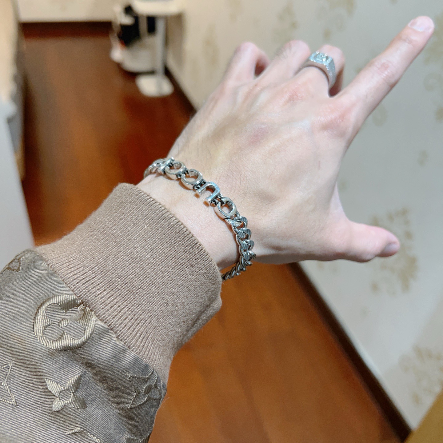 Gucci原單銀鍊字母串飾手鍊 經典品牌五字母設計 男士首選｜歐美奢侈品精品推薦