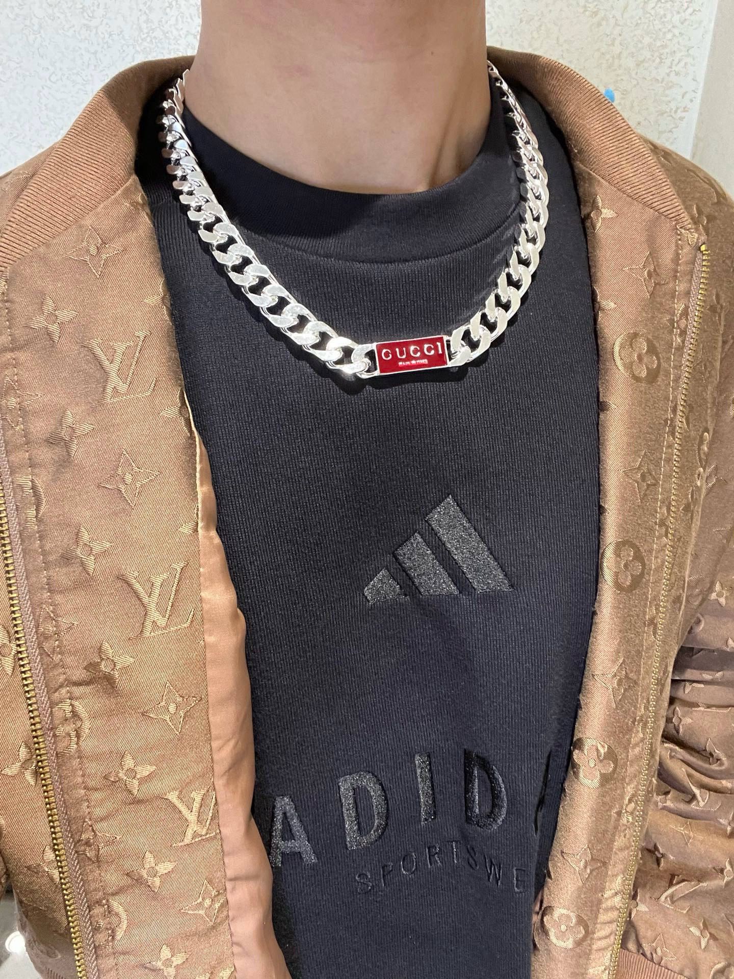 Gucci原單男士粗鍊LOGO牌項鍊 寬版造型搭配酒紅色琺瑯設計｜歐美奢侈品精品推薦