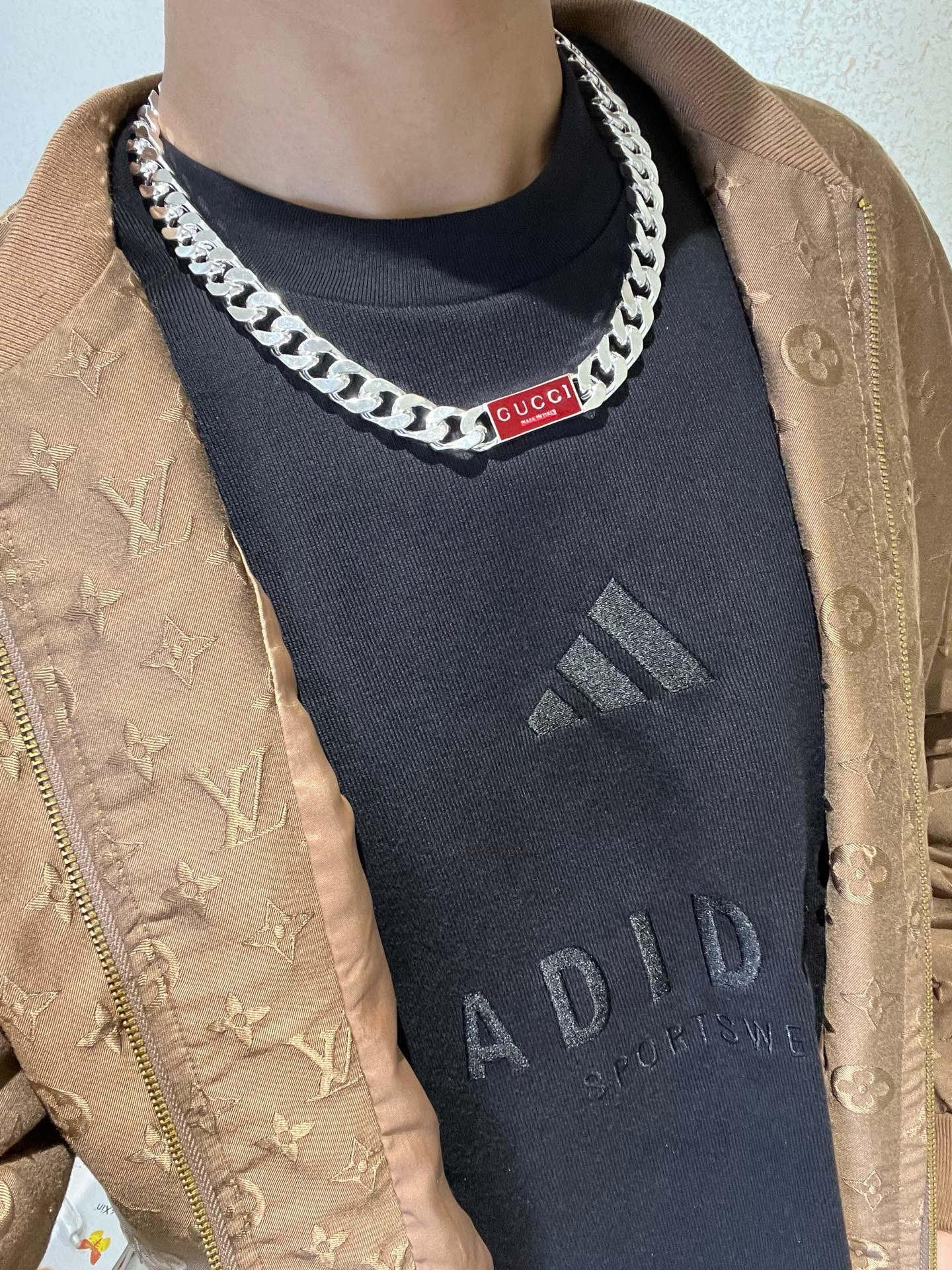 Gucci原單男士粗鍊LOGO牌項鍊 寬版造型搭配酒紅色琺瑯設計｜歐美奢侈品精品推薦