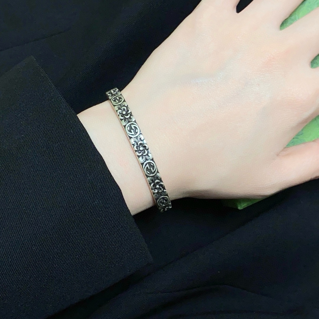 Gucci原單男女通用銀飾手環 全幅花卉雕紋設計 輕復古風格推薦