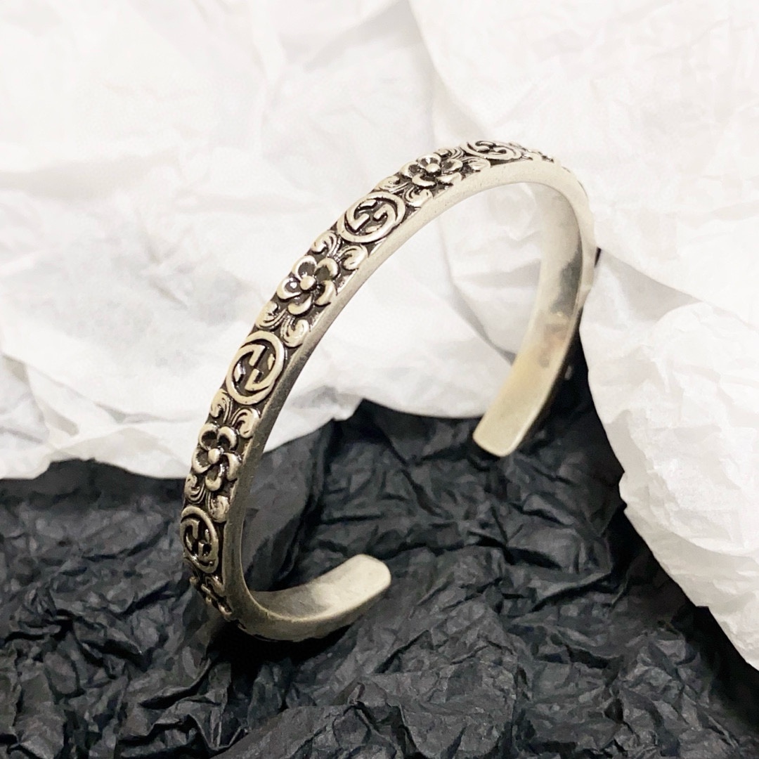 Gucci原單男女通用銀飾手環 全幅花卉雕紋設計 輕復古風格推薦｜歐美奢侈品精品推薦