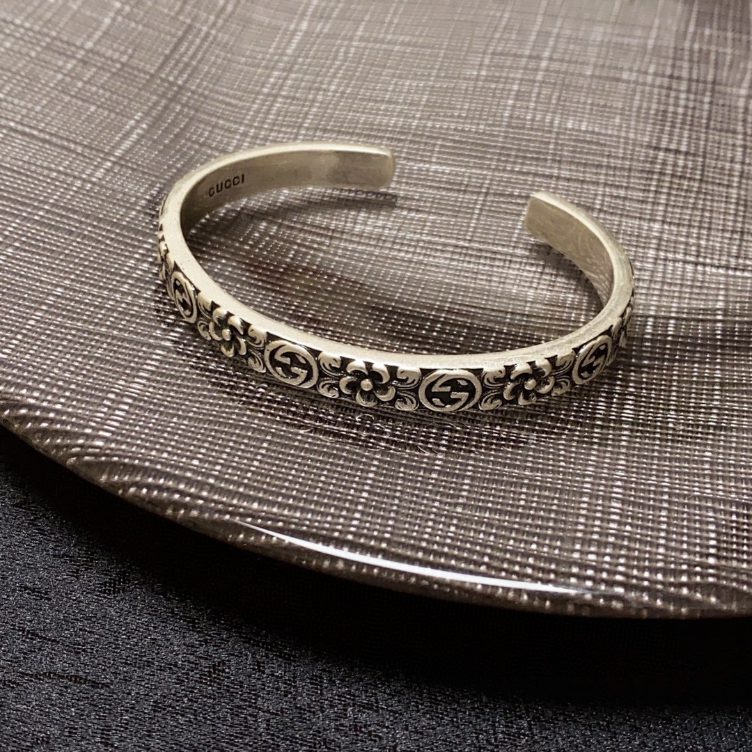 Gucci原單男女通用銀飾手環 全幅花卉雕紋設計 輕復古風格推薦｜歐美奢侈品精品推薦