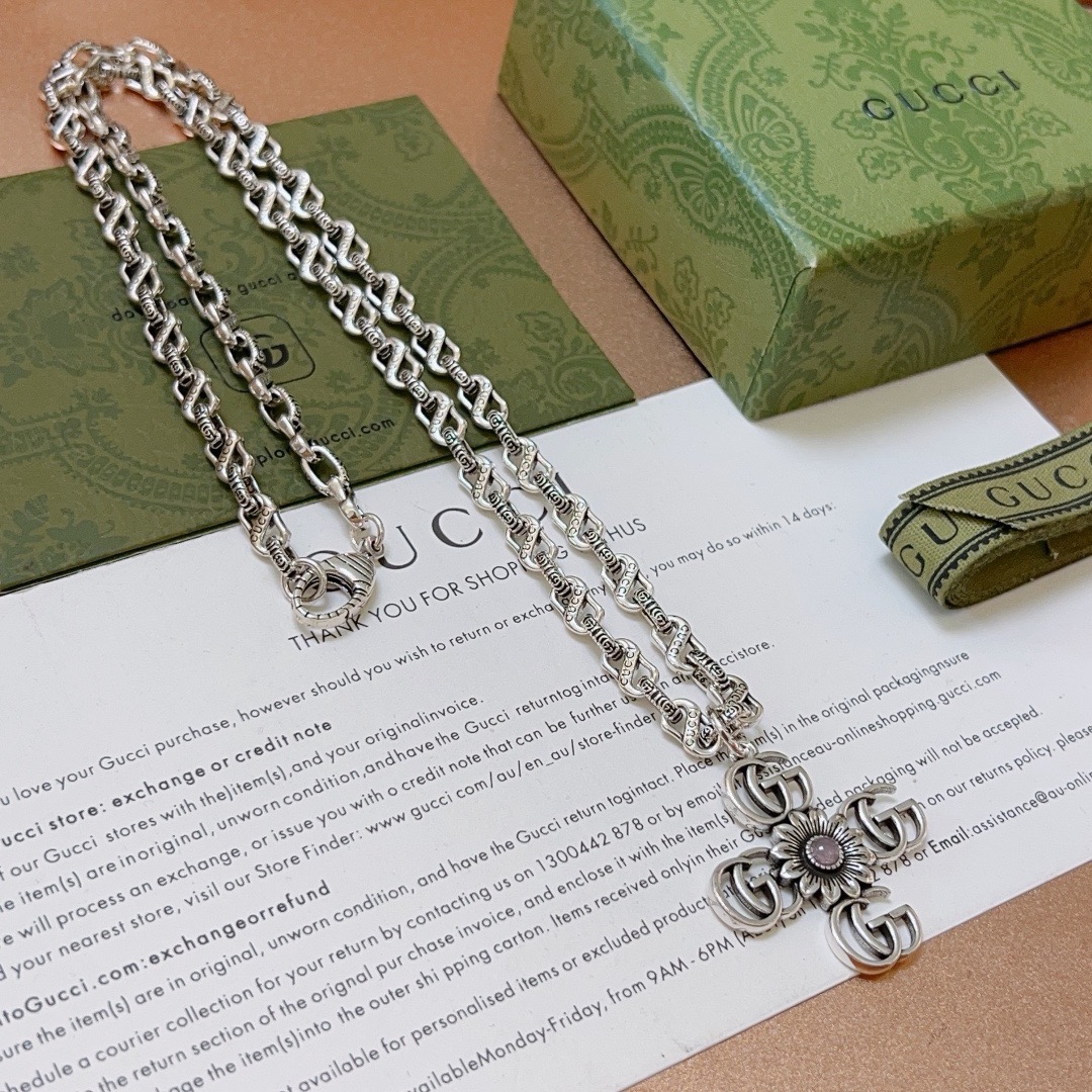 Gucci高仿GG十字吊飾項鍊 繁複工藝風格設計 日常穿搭百搭款｜歐美奢侈品精品推薦