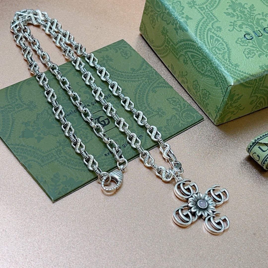 Gucci高仿GG十字吊飾項鍊 繁複工藝風格設計 日常穿搭百搭款｜歐美奢侈品精品推薦