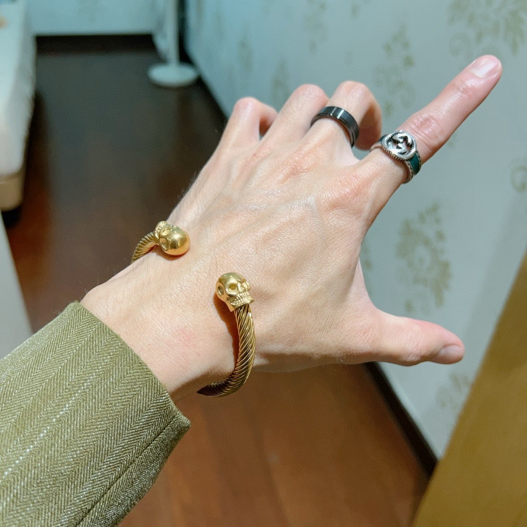 Gucci高仿金色骷髏雙頭手環 捲線雕刻設計金屬質感強烈｜歐美奢侈品精品推薦