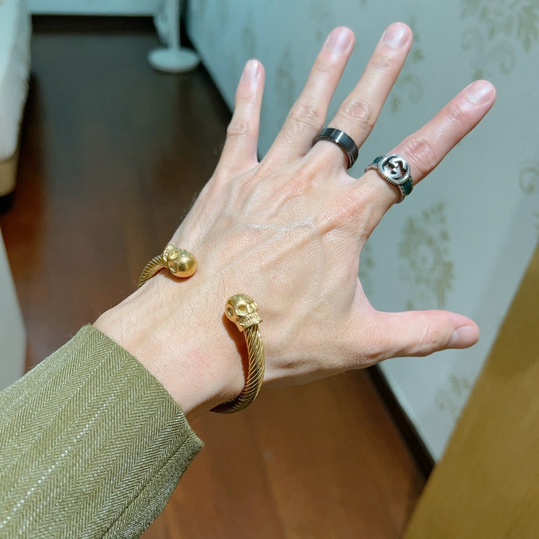 Gucci高仿金色骷髏雙頭手環 捲線雕刻設計金屬質感強烈｜歐美奢侈品精品推薦