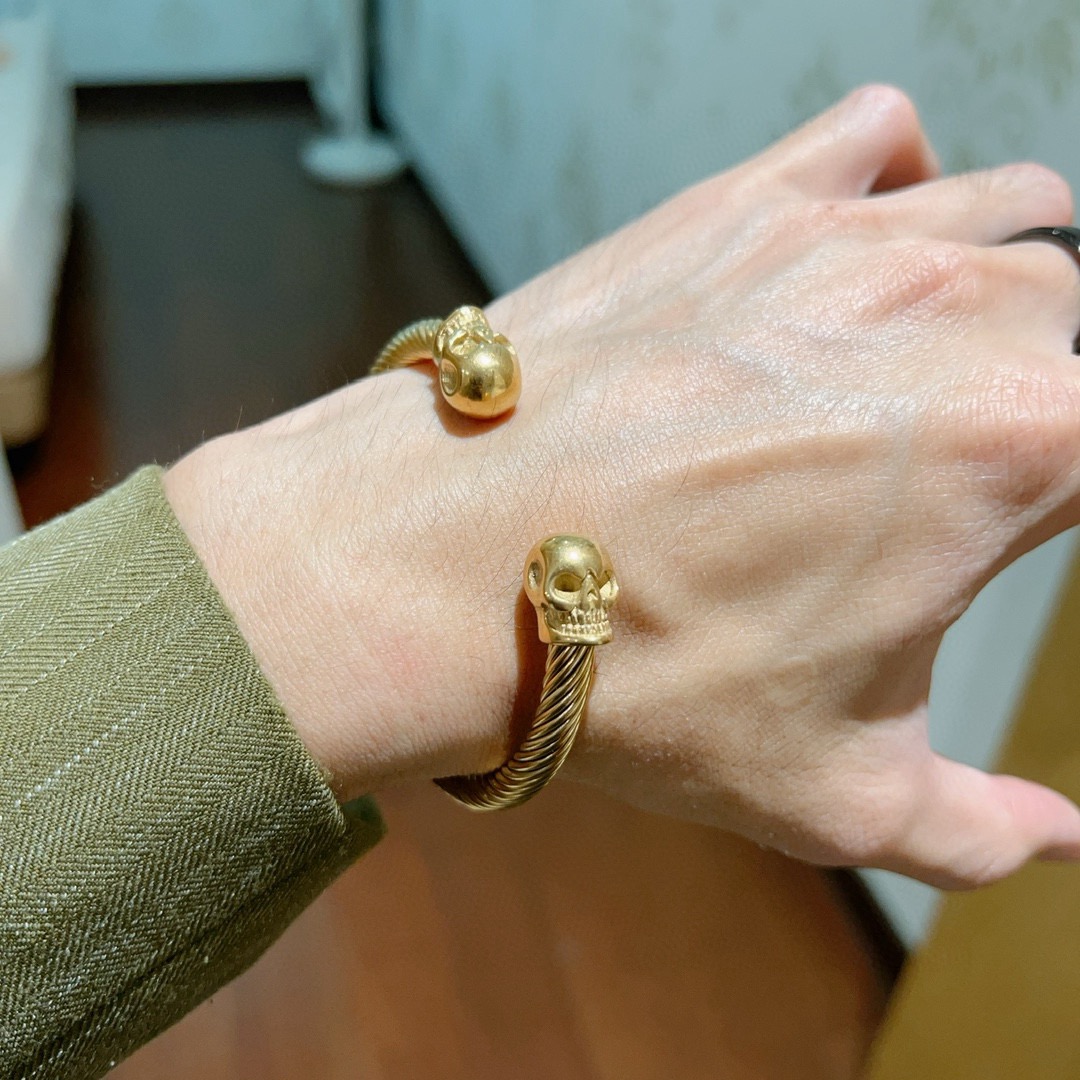 Gucci高仿金色骷髏雙頭手環 捲線雕刻設計金屬質感強烈｜歐美奢侈品精品推薦