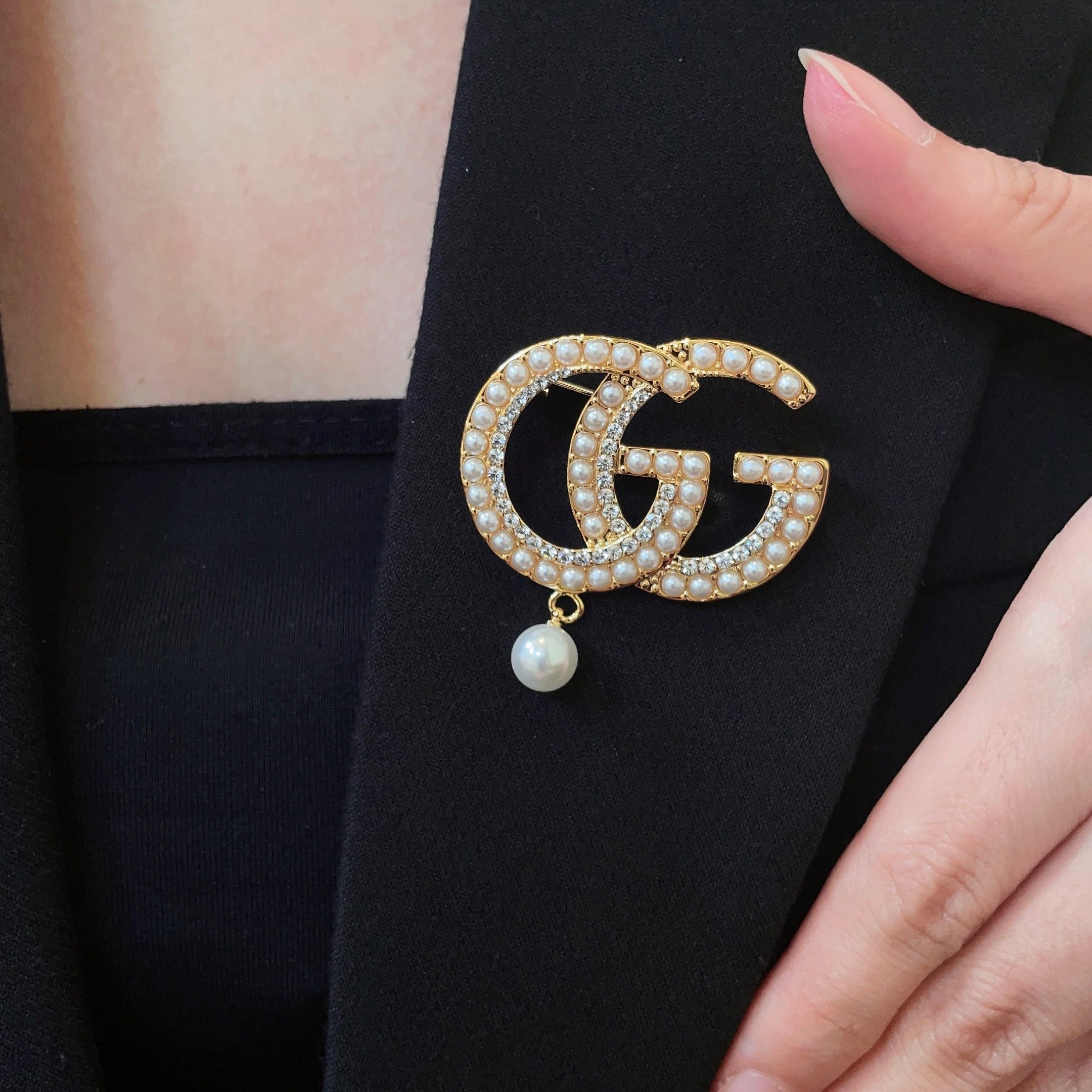 Gucci高仿珍珠GG胸針 時尚奢華風設計 女士西裝搭配亮點｜歐美奢侈品精品推薦