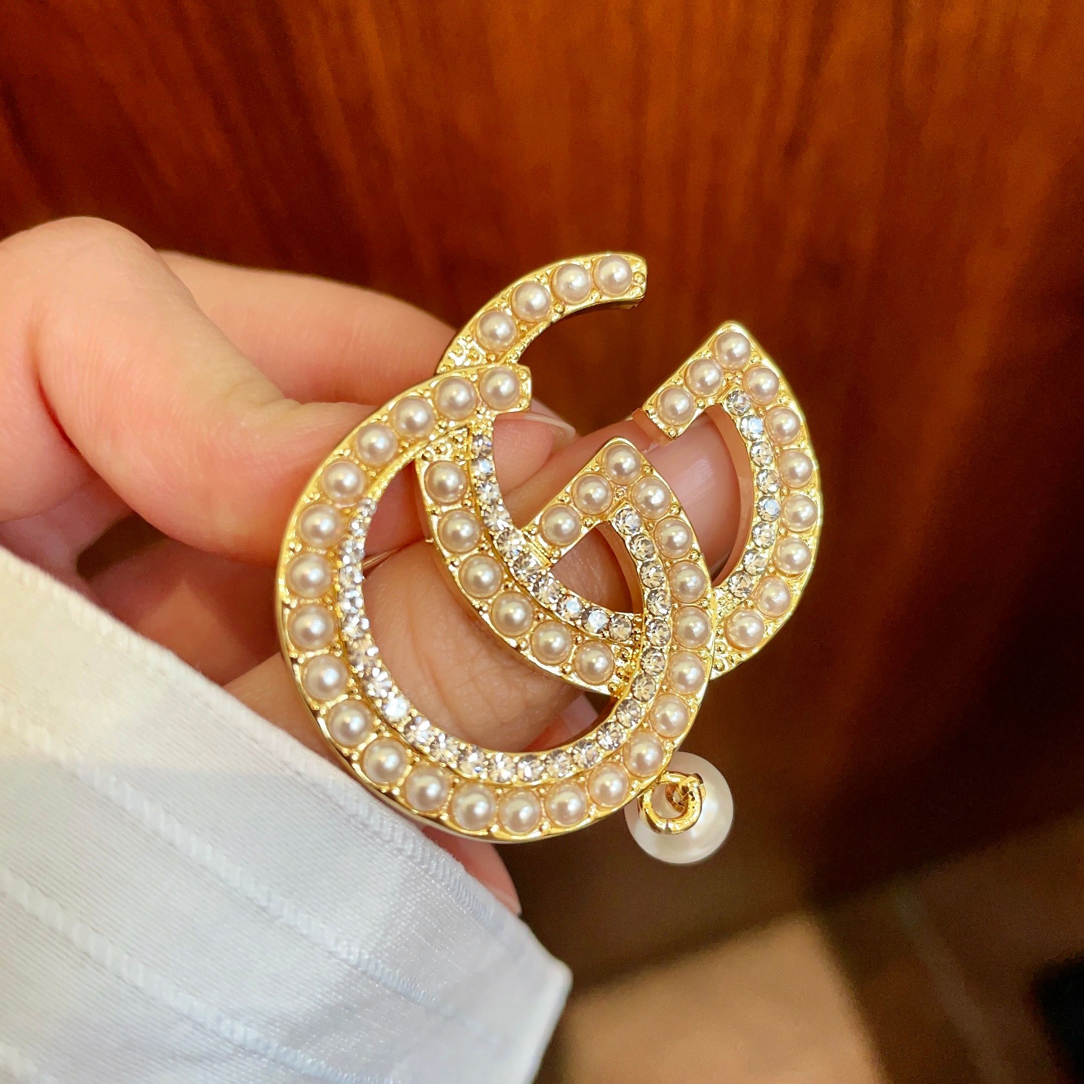 Gucci高仿珍珠GG胸針 時尚奢華風設計 女士西裝搭配亮點｜歐美奢侈品精品推薦