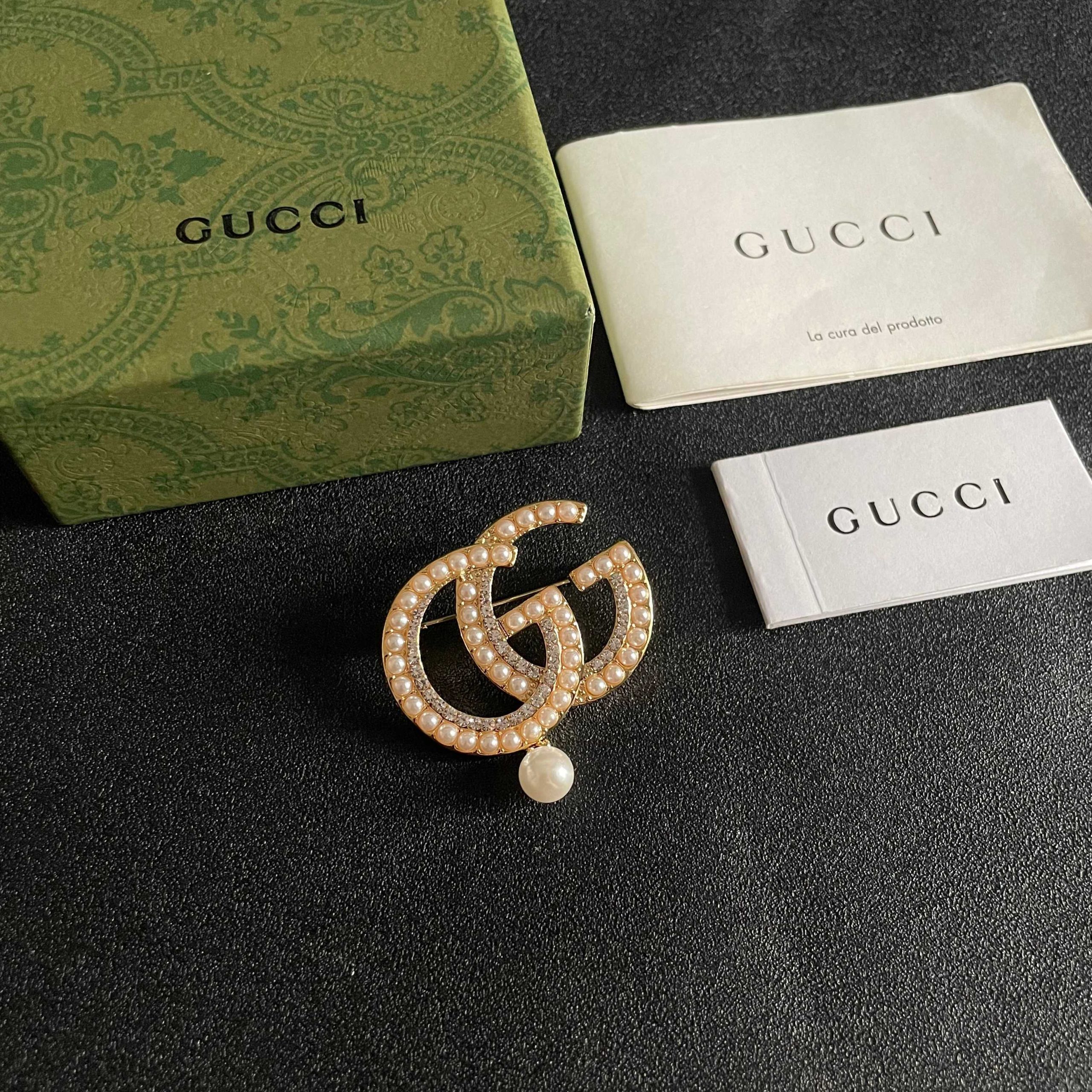 Gucci高仿珍珠GG胸針 時尚奢華風設計 女士西裝搭配亮點｜歐美奢侈品精品推薦