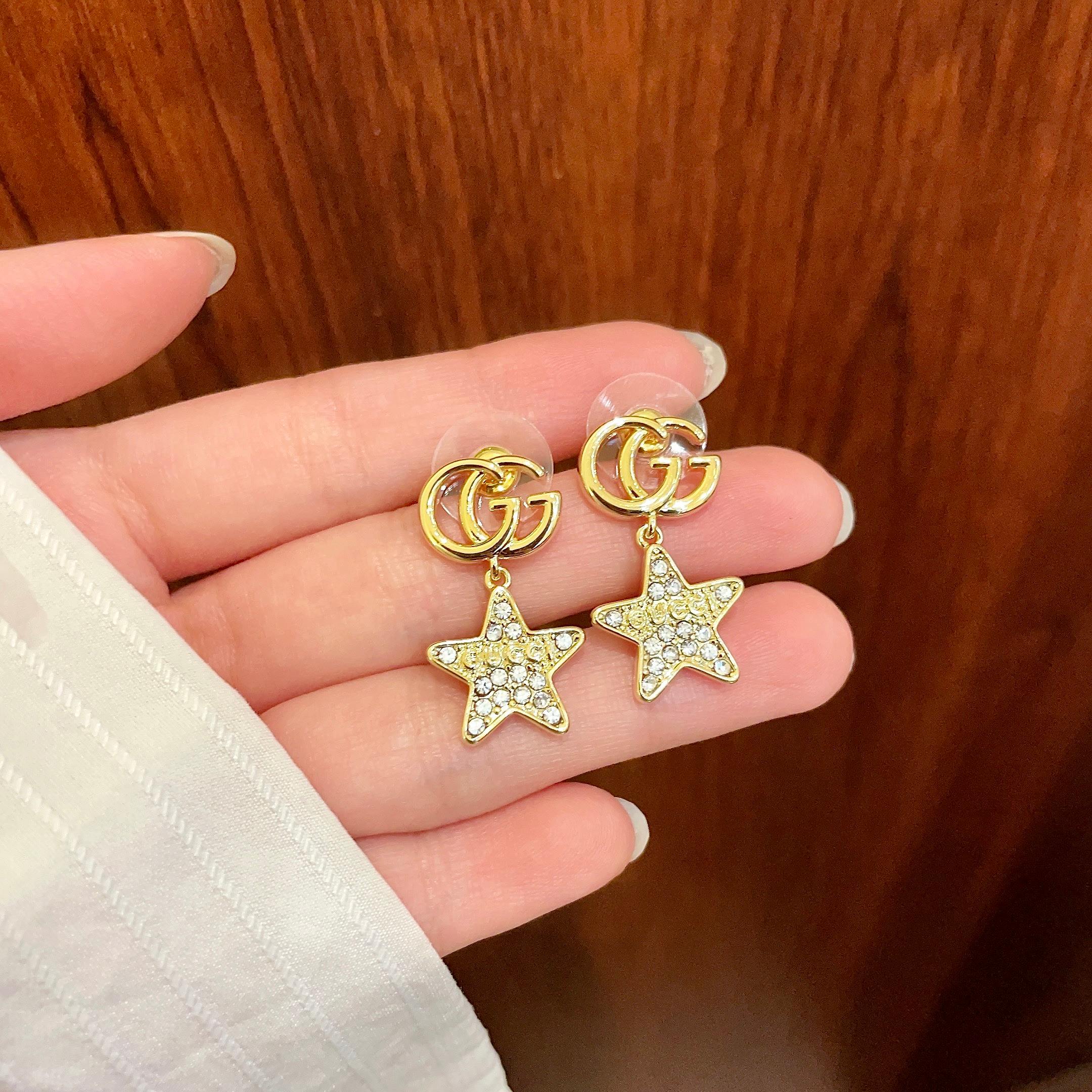 Gucci高仿金色星星耳環女款雙G吊墜時尚氣質造型推薦｜歐美奢侈品精品推薦