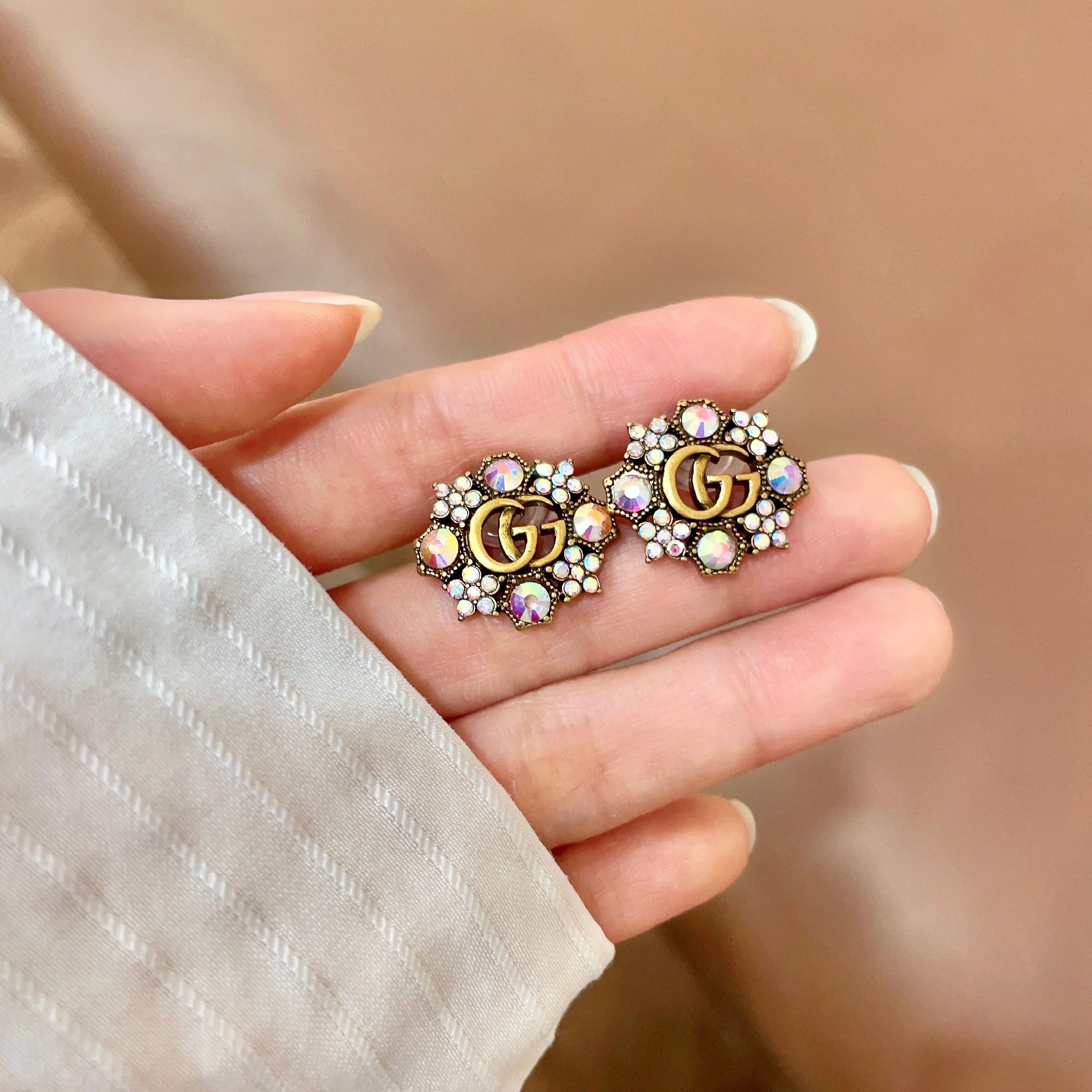 Gucci高仿古銅復古耳環女款花型多寶石華麗設計亮眼推薦｜歐美奢侈品精品推薦