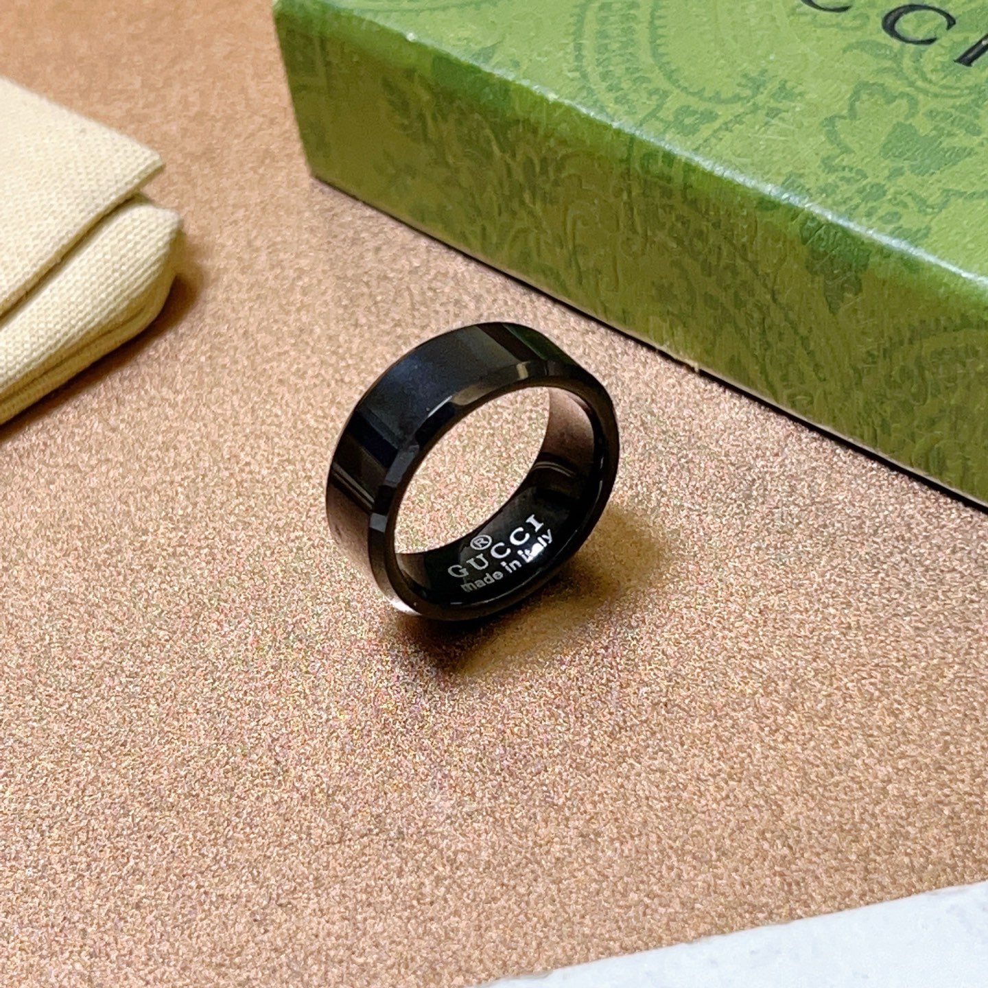 Gucci精品仿製黑色陶瓷戒指男款寬版設計低調質感首選｜歐美奢侈品精品推薦