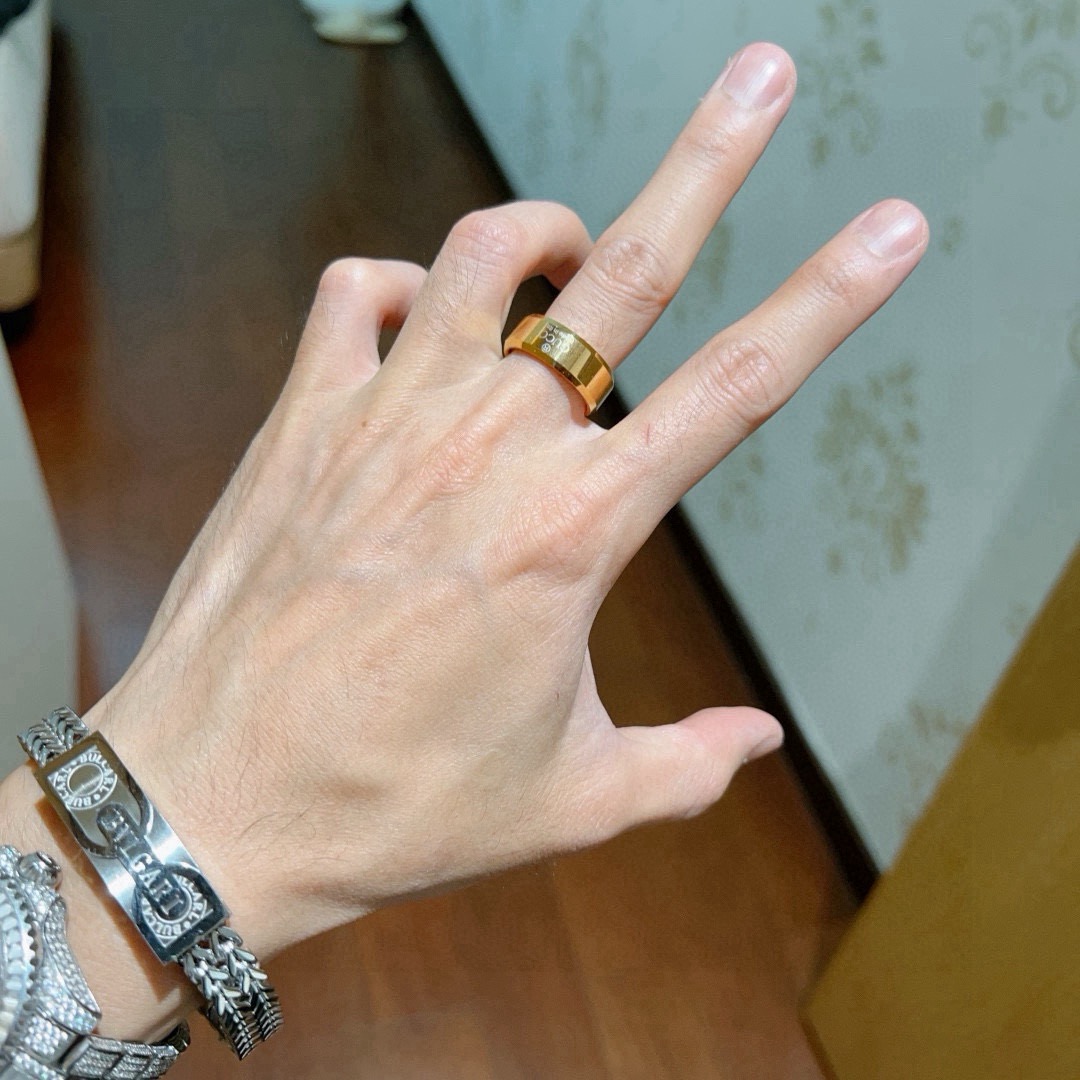 Gucci高仿男戒指金色寬版設計簡約質感時尚造型推薦| 10 Gucci高仿男戒指金色寬版設計簡約質感時尚造型推薦