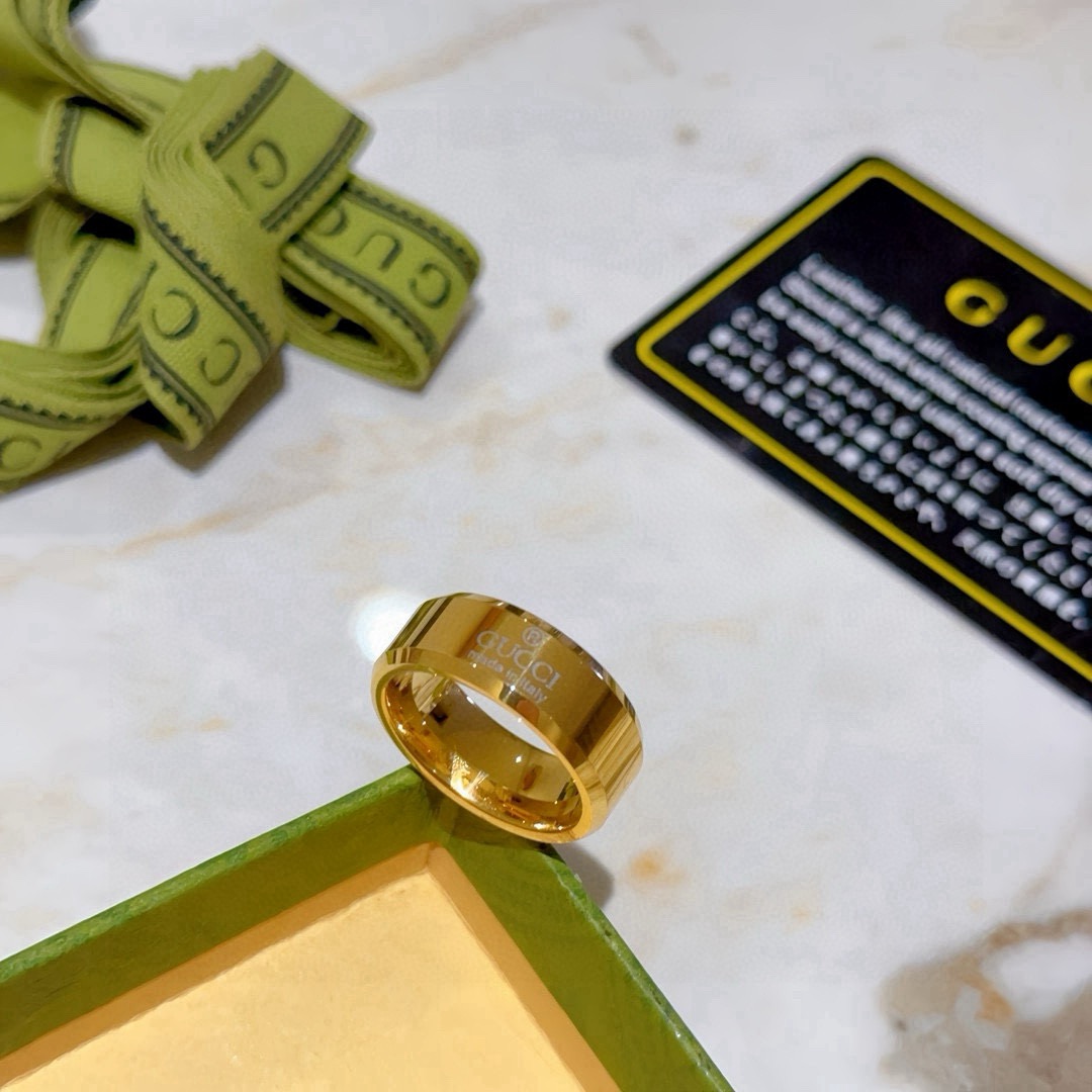 Gucci高仿男戒指金色寬版設計簡約質感時尚造型推薦| 9 Gucci高仿男戒指金色寬版設計簡約質感時尚造型推薦