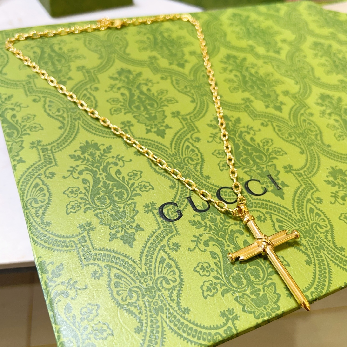 Gucci高仿十字架金色項鍊男款鏈條造型厚實質感款| 12 Gucci高仿十字架金色項鍊男款鏈條造型厚實質感款