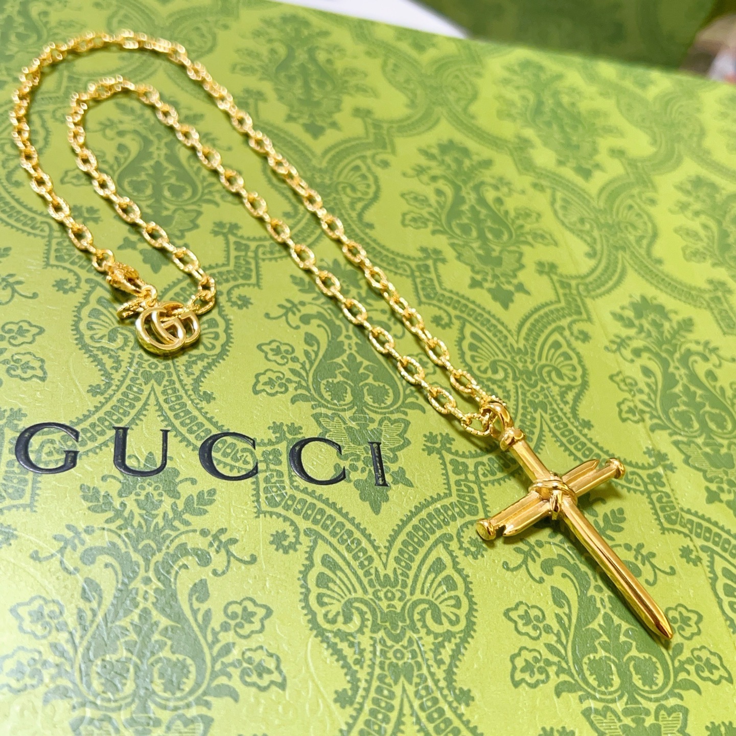 Gucci高仿十字架金色項鍊男款鏈條造型厚實質感款| 8 Gucci高仿十字架金色項鍊男款鏈條造型厚實質感款