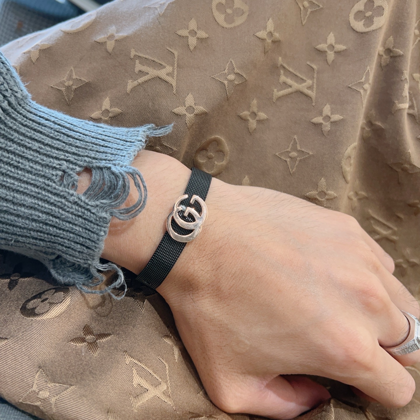 Gucci精品仿製黑色帆布手鍊男女通用雙G金屬標配飾| 10 Gucci精品仿製黑色帆布手鍊男女通用雙G金屬標配飾