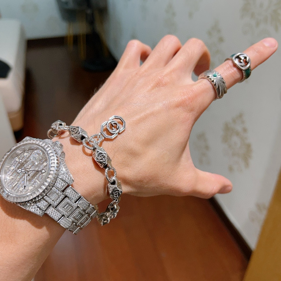 Gucci高仿銀色浮雕手鍊復古風格男款厚鍊造型吸睛配飾| 9 Gucci高仿銀色浮雕手鍊復古風格男款厚鍊造型吸睛配飾